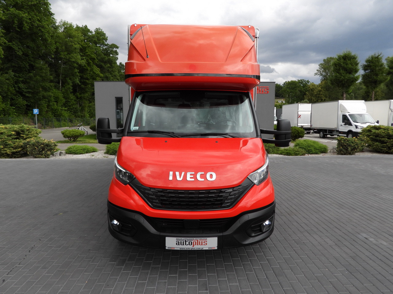 IVECO DAILY 35S18 TARPAULIN 10 PALLETS WEBASTO CRUISE CONTROL LED LIGHTS AIR CONDITIONING 180HP - Xe van thùng mui bạt: hình 5 IVECO DAILY 35S18 TARPAULIN 10 PALLETS WEBASTO CRUISE CONTROL LED LIGHTS AIR CONDITIONING 180HP - Xe van thùng mui bạt: hình 5