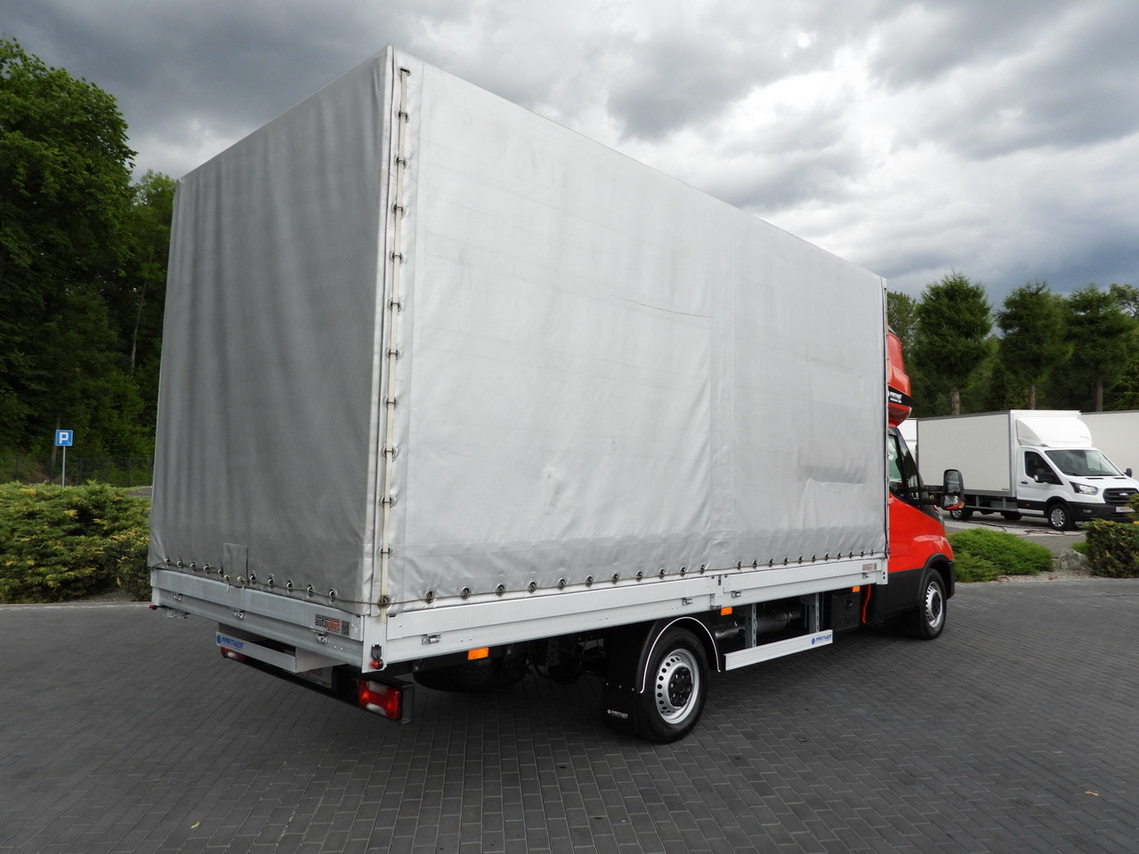 IVECO DAILY 35S18 TARPAULIN 10 PALLETS WEBASTO CRUISE CONTROL LED LIGHTS AIR CONDITIONING 180HP - Xe van thùng mui bạt: hình 3 IVECO DAILY 35S18 TARPAULIN 10 PALLETS WEBASTO CRUISE CONTROL LED LIGHTS AIR CONDITIONING 180HP - Xe van thùng mui bạt: hình 3
