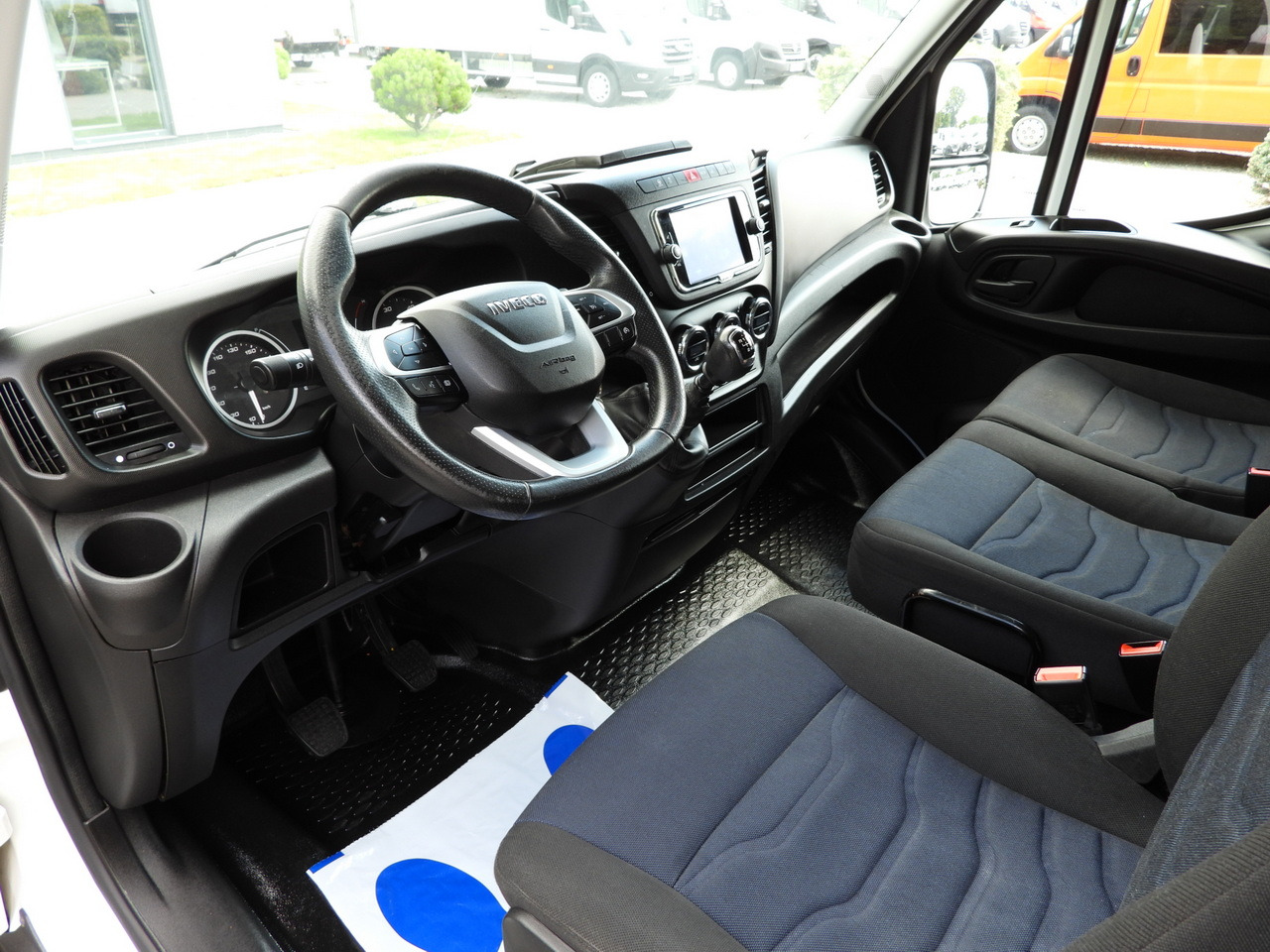 IVECO DAILY 35S18 TARPAULIN 10 PALLETS WEBASTO CRUISE CONTROL NAVIGATION LED LIGHTS AIR CONDITIONING 180HP - Xe van thùng mui bạt: hình 2 IVECO DAILY 35S18 TARPAULIN 10 PALLETS WEBASTO CRUISE CONTROL NAVIGATION LED LIGHTS AIR CONDITIONING 180HP - Xe van thùng mui bạt: hình 2