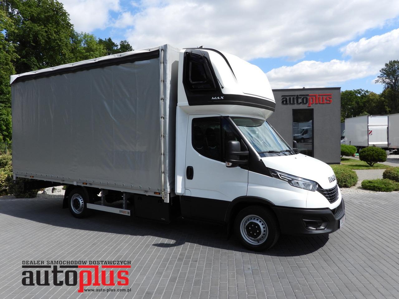 IVECO DAILY 35S18 TARPAULIN 10 PALLETS WEBASTO CRUISE CONTROL NAVIGATION LED LIGHTS AIR CONDITIONING 180HP - Xe van thùng mui bạt: hình 1 IVECO DAILY 35S18 TARPAULIN 10 PALLETS WEBASTO CRUISE CONTROL NAVIGATION LED LIGHTS AIR CONDITIONING 180HP - Xe van thùng mui bạt: hình 1