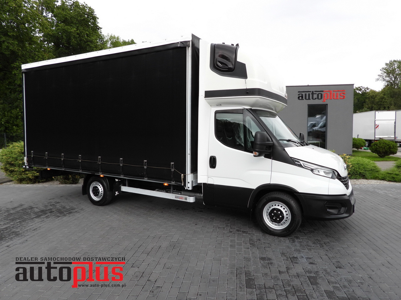 IVECO DAILY 35S18 TARPAULIN 10 PALLETS WEBASTO CRUISE CONTROL NAVIGATION LED LIGHTS AIR CONDITIONING 180HP - Xe van thùng mui bạt: hình 1 IVECO DAILY 35S18 TARPAULIN 10 PALLETS WEBASTO CRUISE CONTROL NAVIGATION LED LIGHTS AIR CONDITIONING 180HP - Xe van thùng mui bạt: hình 1