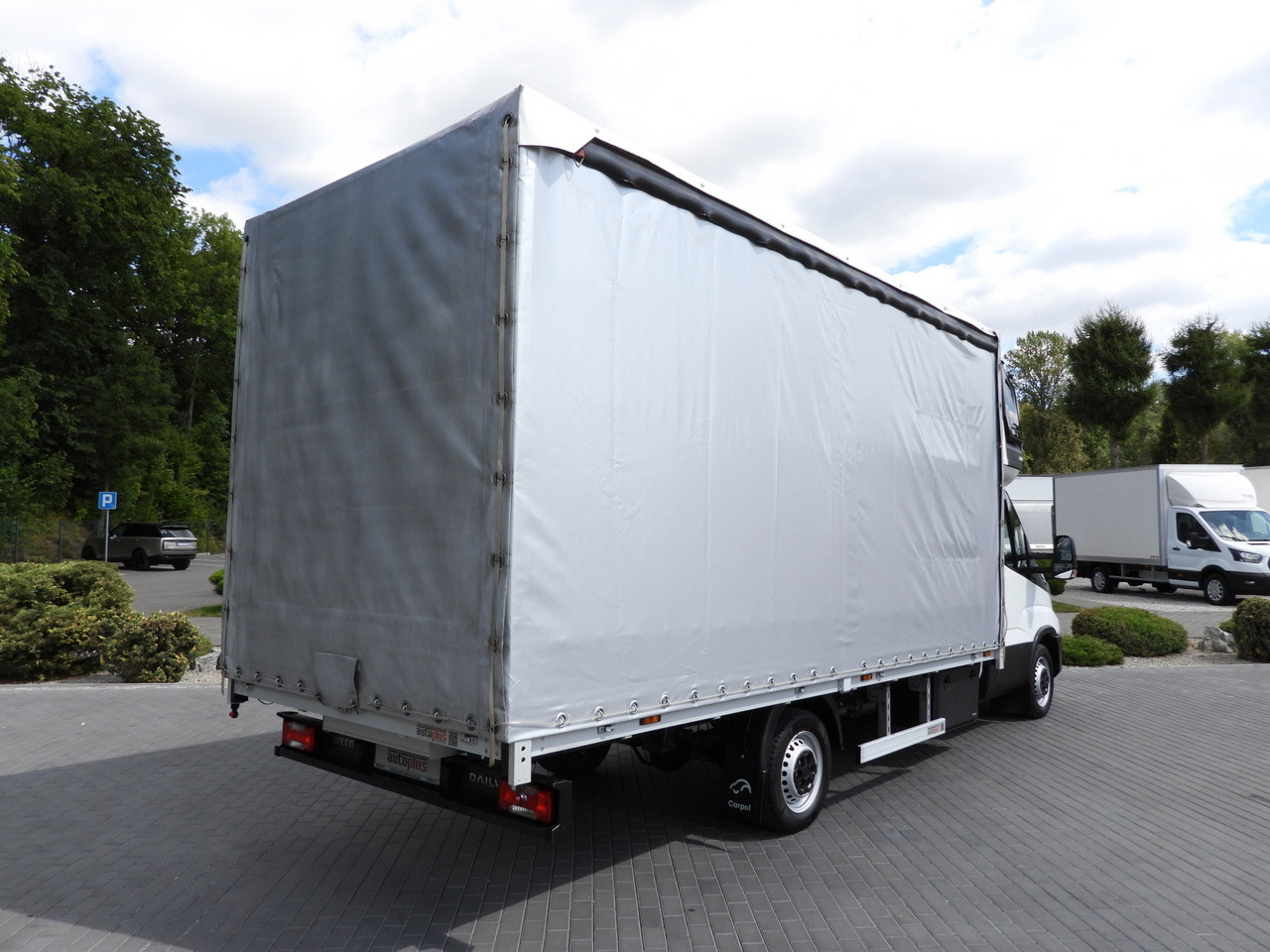 IVECO DAILY 35S18 TARPAULIN 10 PALLETS WEBASTO CRUISE CONTROL NAVIGATION LED LIGHTS AIR CONDITIONING 180HP - Xe van thùng mui bạt: hình 3 IVECO DAILY 35S18 TARPAULIN 10 PALLETS WEBASTO CRUISE CONTROL NAVIGATION LED LIGHTS AIR CONDITIONING 180HP - Xe van thùng mui bạt: hình 3