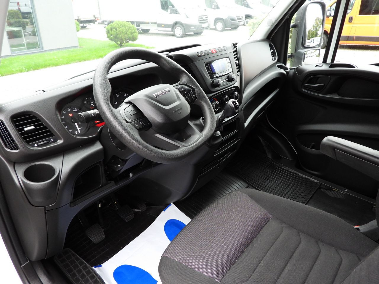 IVECO DAILY 35S18 TARPAULIN 10 PALLETS WEBASTO CRUISE CONTROL PNEUMATICS AIR CONDITIONING 180HP - Xe van thùng mui bạt: hình 2 IVECO DAILY 35S18 TARPAULIN 10 PALLETS WEBASTO CRUISE CONTROL PNEUMATICS AIR CONDITIONING 180HP - Xe van thùng mui bạt: hình 2