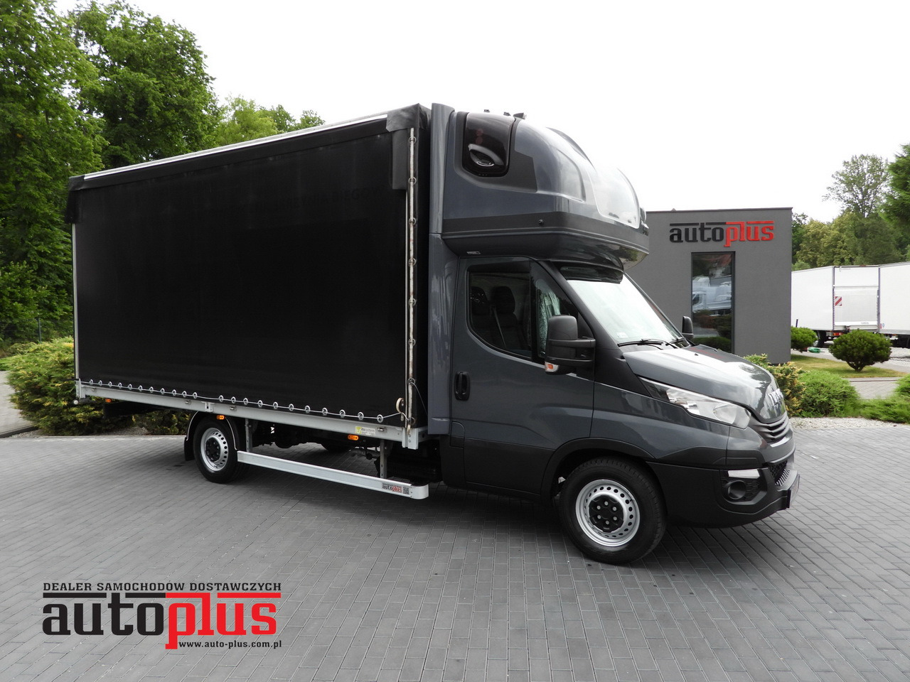 IVECO DAILY 35S18 TARPAULIN 10 PALLETS WEBASTO CRUISE CONTROL PNEUMATICS AUTOMATIC TRANSMISSION HI-MATIC AIR CONDITIONING 180HP - Xe van thùng mui bạt: hình 1 IVECO DAILY 35S18 TARPAULIN 10 PALLETS WEBASTO CRUISE CONTROL PNEUMATICS AUTOMATIC TRANSMISSION HI-MATIC AIR CONDITIONING 180HP - Xe van thùng mui bạt: hình 1