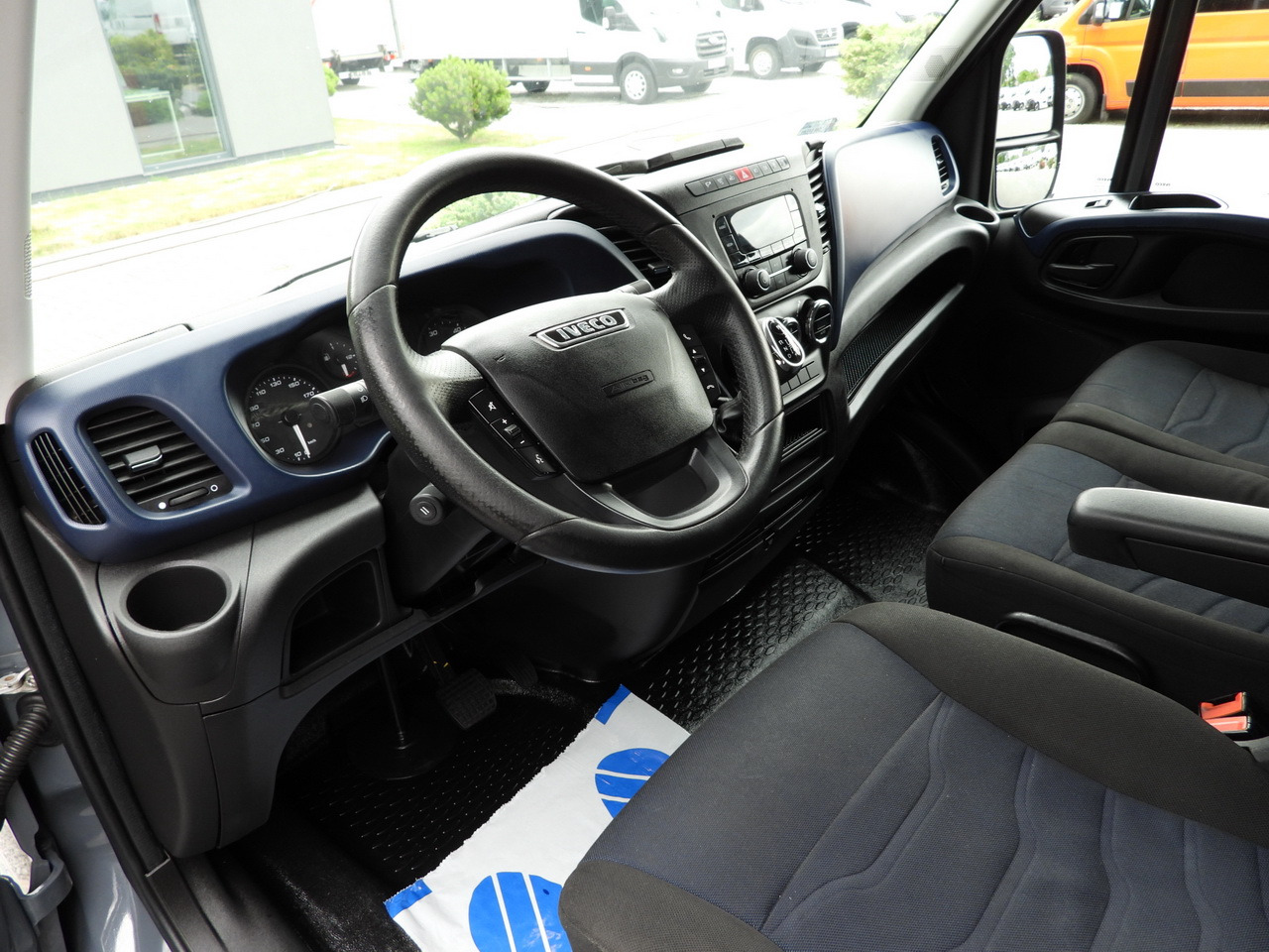 IVECO DAILY 35S18 TARPAULIN 10 PALLETS WEBASTO CRUISE CONTROL PNEUMATICS AUTOMATIC TRANSMISSION HI-MATIC AIR CONDITIONING 180HP - Xe van thùng mui bạt: hình 2 IVECO DAILY 35S18 TARPAULIN 10 PALLETS WEBASTO CRUISE CONTROL PNEUMATICS AUTOMATIC TRANSMISSION HI-MATIC AIR CONDITIONING 180HP - Xe van thùng mui bạt: hình 2