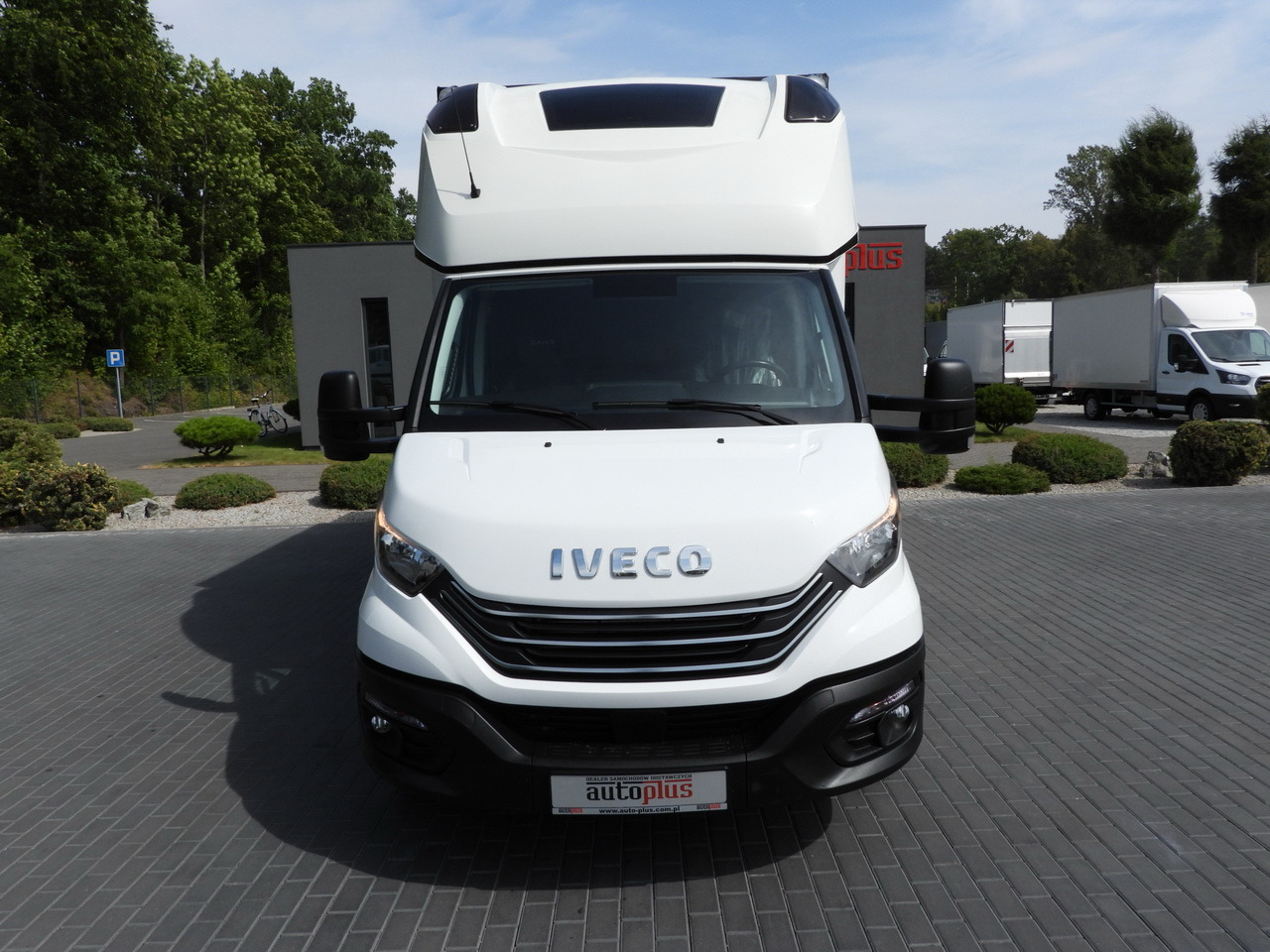 IVECO DAILY 35S18 TARPAULIN LIFT 8 PALLETS CRUISE CONTROL AIR CONDITIONING 180HP - Xe van thùng mui bạt: hình 5 IVECO DAILY 35S18 TARPAULIN LIFT 8 PALLETS CRUISE CONTROL AIR CONDITIONING 180HP - Xe van thùng mui bạt: hình 5