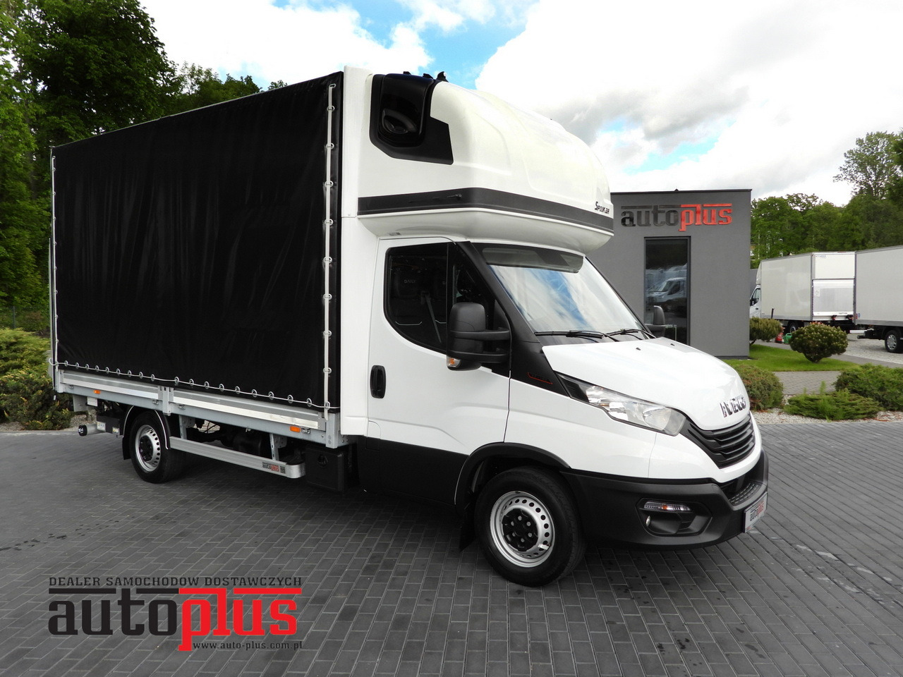 IVECO DAILY 35S18 TARPAULIN LIFT 8 PALLETS WEBASTO CRUISE CONTROL AIR CONDITIONING 180HP - Xe van thùng mui bạt: hình 1 IVECO DAILY 35S18 TARPAULIN LIFT 8 PALLETS WEBASTO CRUISE CONTROL AIR CONDITIONING 180HP - Xe van thùng mui bạt: hình 1