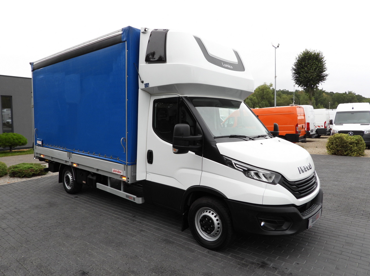 IVECO DAILY 35S18 TARPAULIN LIFT 8 PALLETS WEBASTO CRUISE CONTROL LED LIGHTS AIR CONDITIONING 180HP - Xe van thùng mui bạt: hình 4 IVECO DAILY 35S18 TARPAULIN LIFT 8 PALLETS WEBASTO CRUISE CONTROL LED LIGHTS AIR CONDITIONING 180HP - Xe van thùng mui bạt: hình 4