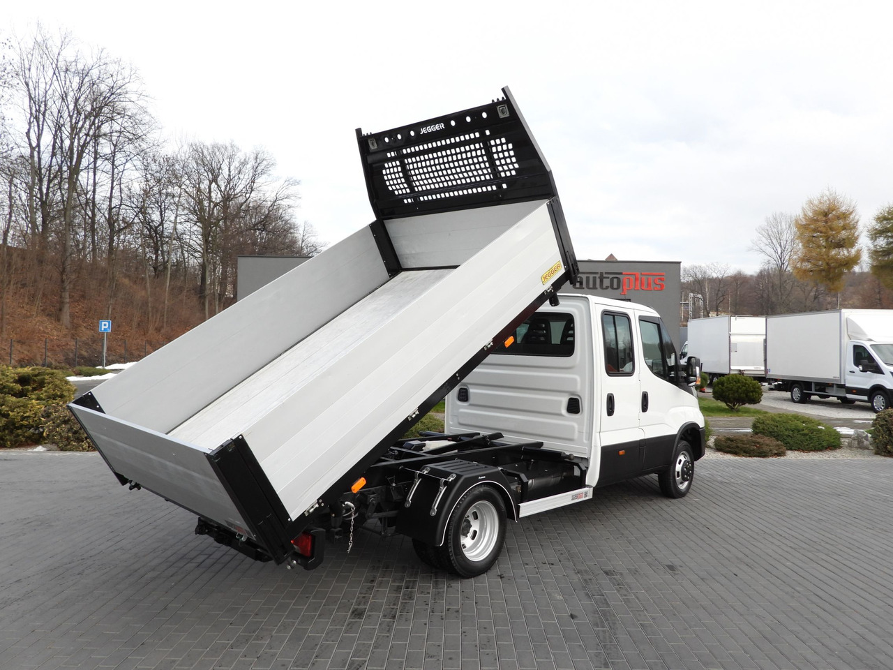 IVECO DAILY 50C16 THREE-WAY TIPPER DOUBLE CABIN DOKA 6 SEATS CRUISE CONTROL PNEUMATICS TWIN WHEELS AIR CONDITIONING 160HP - Xe ben nhỏ: hình 3 IVECO DAILY 50C16 THREE-WAY TIPPER DOUBLE CABIN DOKA 6 SEATS CRUISE CONTROL PNEUMATICS TWIN WHEELS AIR CONDITIONING 160HP - Xe ben nhỏ: hình 3
