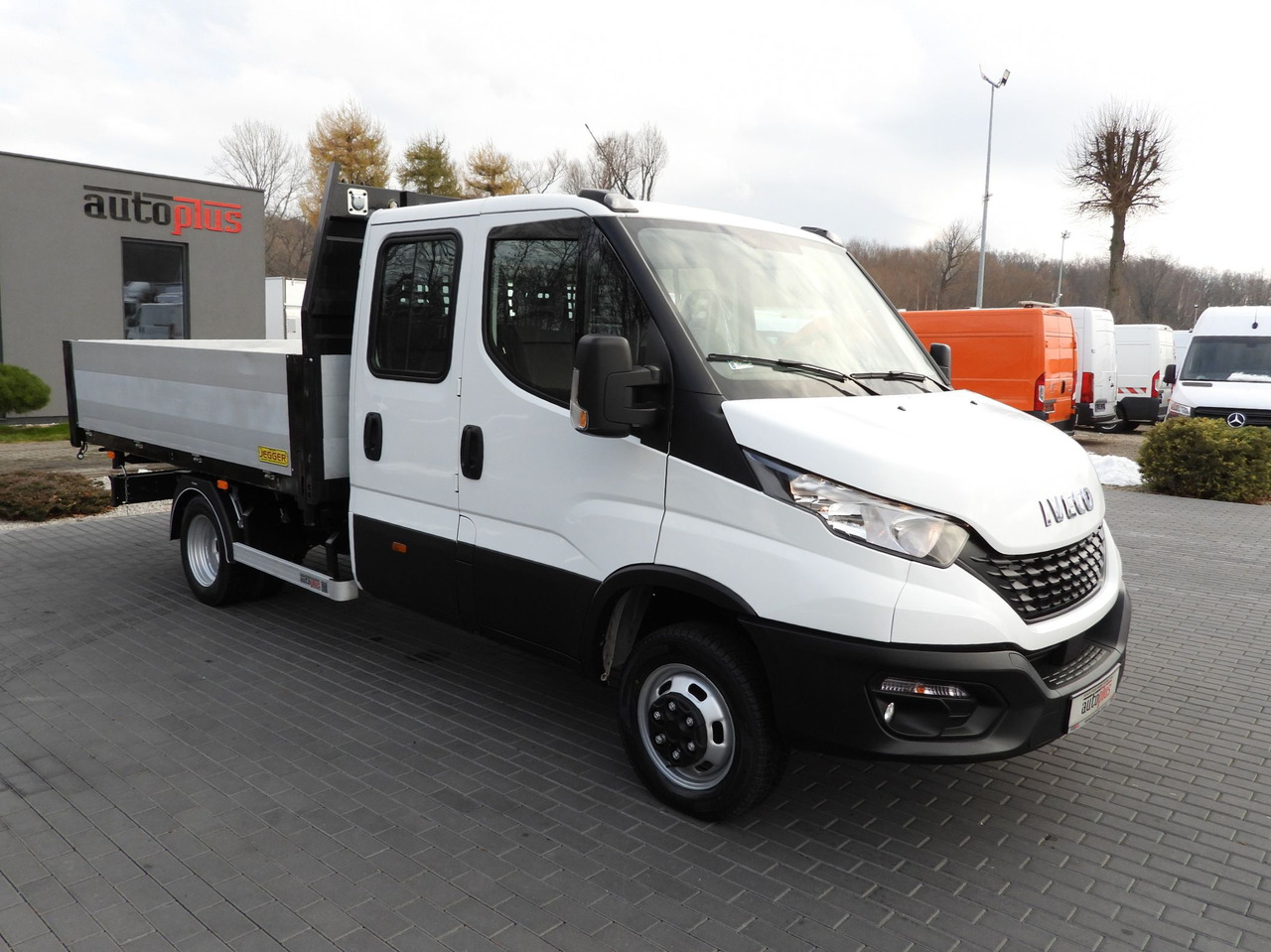 IVECO DAILY 50C16 THREE-WAY TIPPER DOUBLE CABIN DOKA 6 SEATS CRUISE CONTROL PNEUMATICS TWIN WHEELS AIR CONDITIONING 160HP - Xe ben nhỏ: hình 4 IVECO DAILY 50C16 THREE-WAY TIPPER DOUBLE CABIN DOKA 6 SEATS CRUISE CONTROL PNEUMATICS TWIN WHEELS AIR CONDITIONING 160HP - Xe ben nhỏ: hình 4