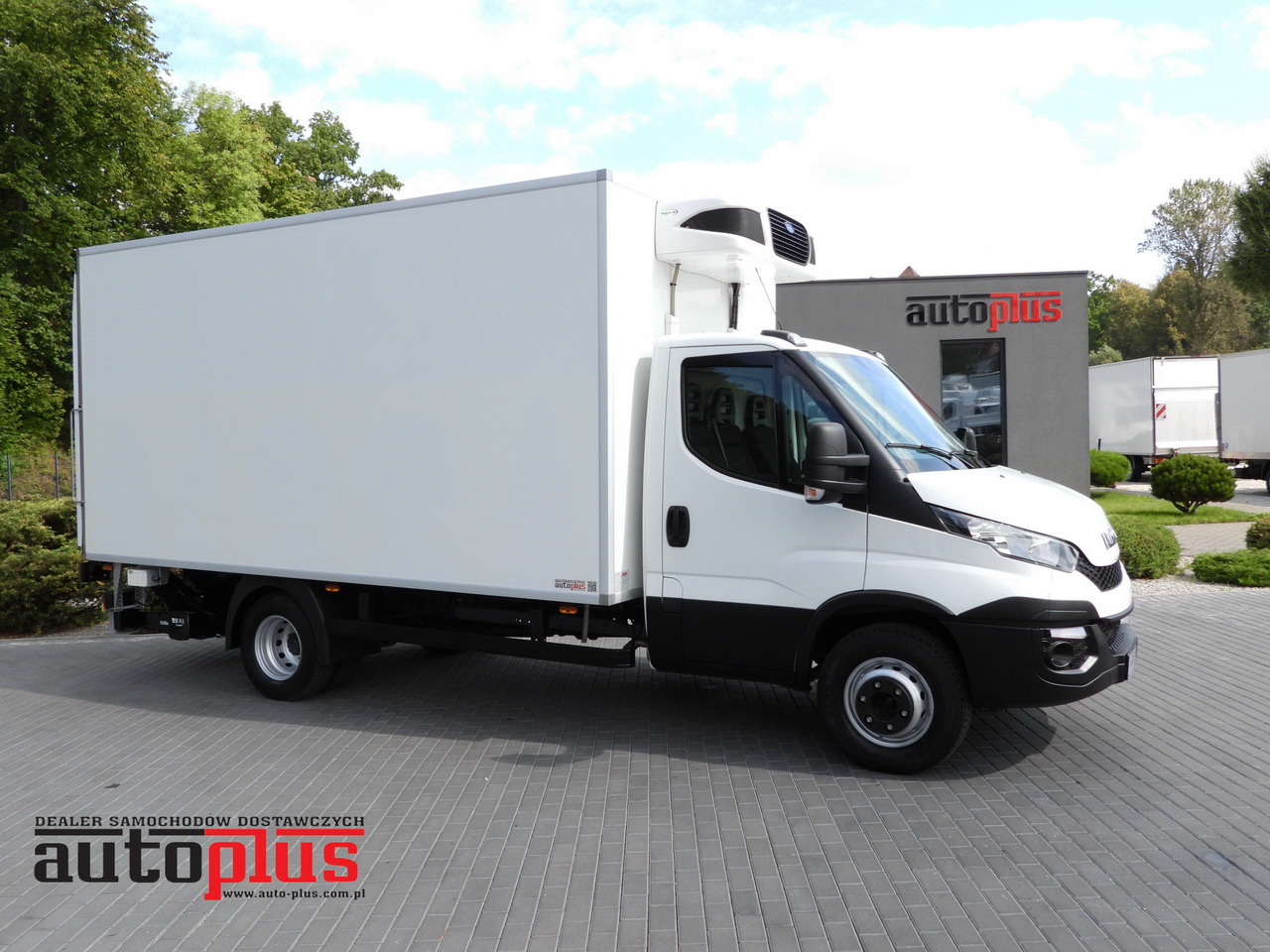 IVECO DAILY 70C17 REFRIGERATOR 1*C LIFT 10 PALLETS POWER SUPPLY 230V CRUISE CONTROL AIR CONDITIONING PNEUMATICS AUTOMATIC TRANSMISSION HI-MATIC TWIN WHEELS 170HP - Xe tải đông lạnh: hình 1 IVECO DAILY 70C17 REFRIGERATOR 1*C LIFT 10 PALLETS POWER SUPPLY 230V CRUISE CONTROL AIR CONDITIONING PNEUMATICS AUTOMATIC TRANSMISSION HI-MATIC TWIN WHEELS 170HP - Xe tải đông lạnh: hình 1