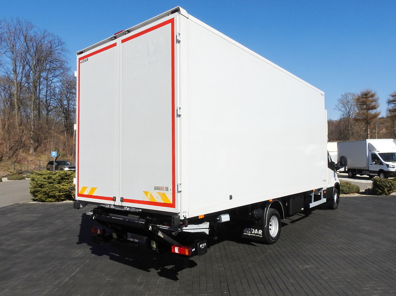 IVECO DAILY 70C18 BOX LIFT 14 PALLETS WEBASTO CRUISE CONTROL NAVIGATION LED LIGHTS TWIN WHEELS AIR CONDITIONING 180HP - Xe tải nhỏ thùng kín: hình 3 IVECO DAILY 70C18 BOX LIFT 14 PALLETS WEBASTO CRUISE CONTROL NAVIGATION LED LIGHTS TWIN WHEELS AIR CONDITIONING 180HP - Xe tải nhỏ thùng kín: hình 3