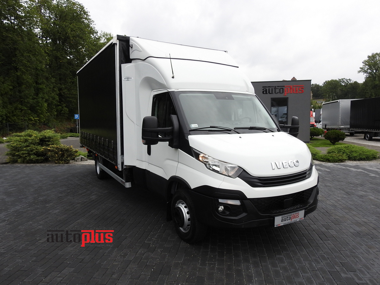 IVECO DAILY 70C18 TARPAULIN LIFT 12 PALLETS WEBASTO CRUISE CONTROL TWIN WHEELS AIR CONDITIONING 180HP - Xe tải thùng mui bạt: hình 1 IVECO DAILY 70C18 TARPAULIN LIFT 12 PALLETS WEBASTO CRUISE CONTROL TWIN WHEELS AIR CONDITIONING 180HP - Xe tải thùng mui bạt: hình 1