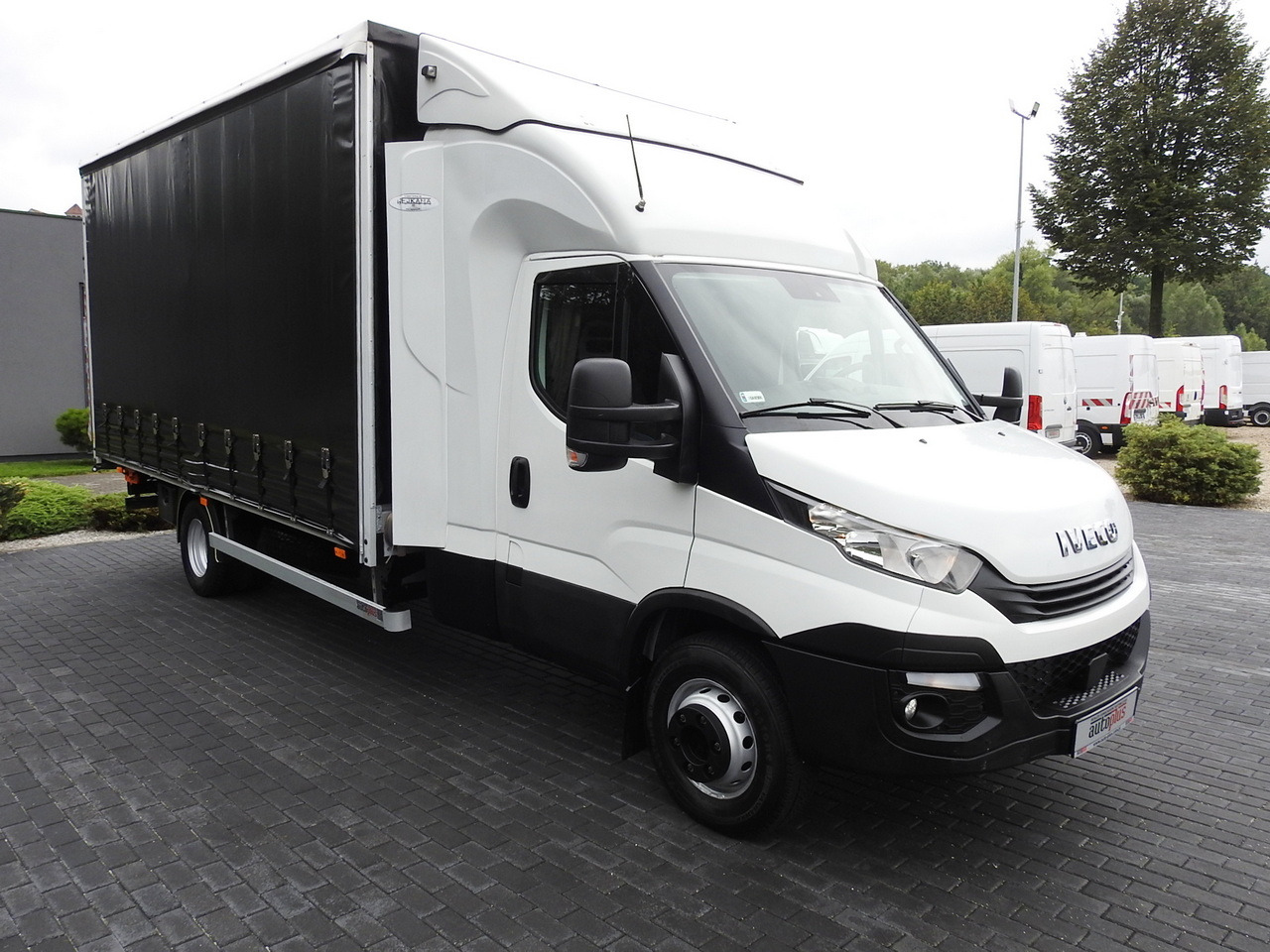 IVECO DAILY 70C18 TARPAULIN LIFT 12 PALLETS WEBASTO CRUISE CONTROL TWIN WHEELS AIR CONDITIONING 180HP - Xe tải thùng mui bạt: hình 4 IVECO DAILY 70C18 TARPAULIN LIFT 12 PALLETS WEBASTO CRUISE CONTROL TWIN WHEELS AIR CONDITIONING 180HP - Xe tải thùng mui bạt: hình 4