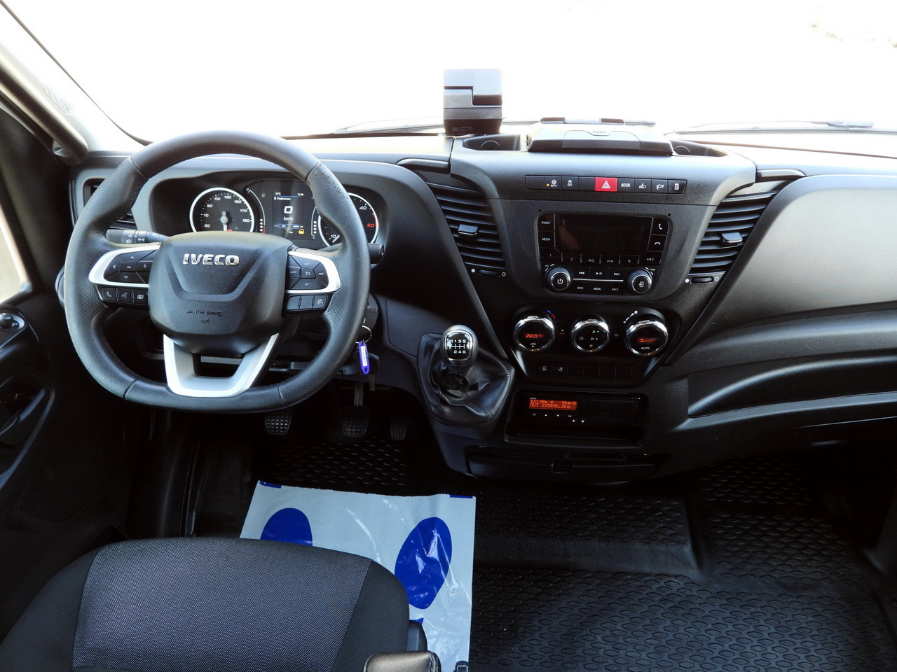 IVECO DAILY 70C18 TARPAULIN LIFT 14 PALLETS WEBASTO CRUISE CONTROL LED LIGHTS TWIN WHEELS AIR CONDITIONING 180HP - Xe van thùng mui bạt: hình 2 IVECO DAILY 70C18 TARPAULIN LIFT 14 PALLETS WEBASTO CRUISE CONTROL LED LIGHTS TWIN WHEELS AIR CONDITIONING 180HP - Xe van thùng mui bạt: hình 2