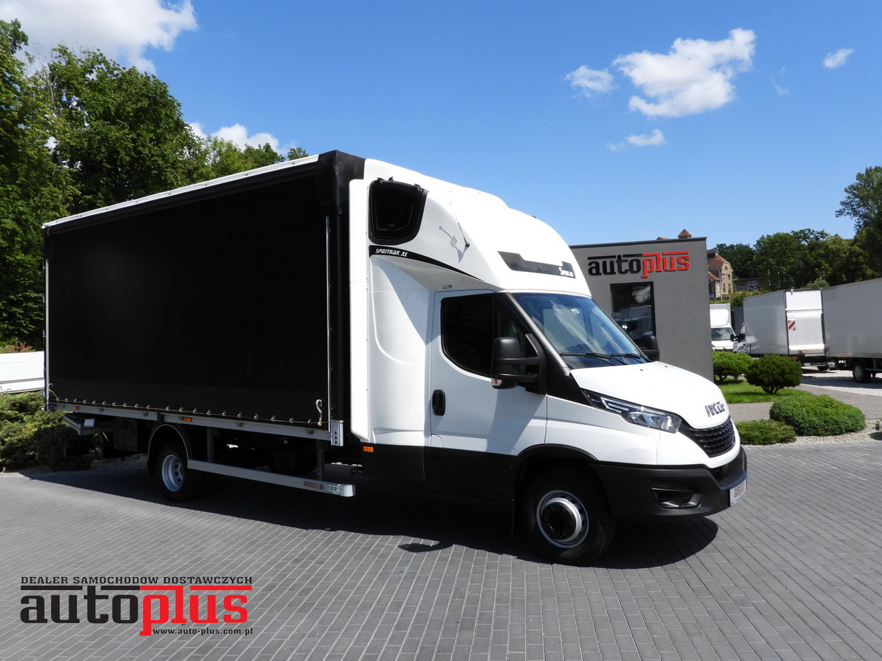 IVECO DAILY 70C18 TARPAULIN LIFT 14 PALLETS WEBASTO CRUISE CONTROL LED LIGHTS TWIN WHEELS AIR CONDITIONING 180HP - Xe van thùng mui bạt: hình 1 IVECO DAILY 70C18 TARPAULIN LIFT 14 PALLETS WEBASTO CRUISE CONTROL LED LIGHTS TWIN WHEELS AIR CONDITIONING 180HP - Xe van thùng mui bạt: hình 1