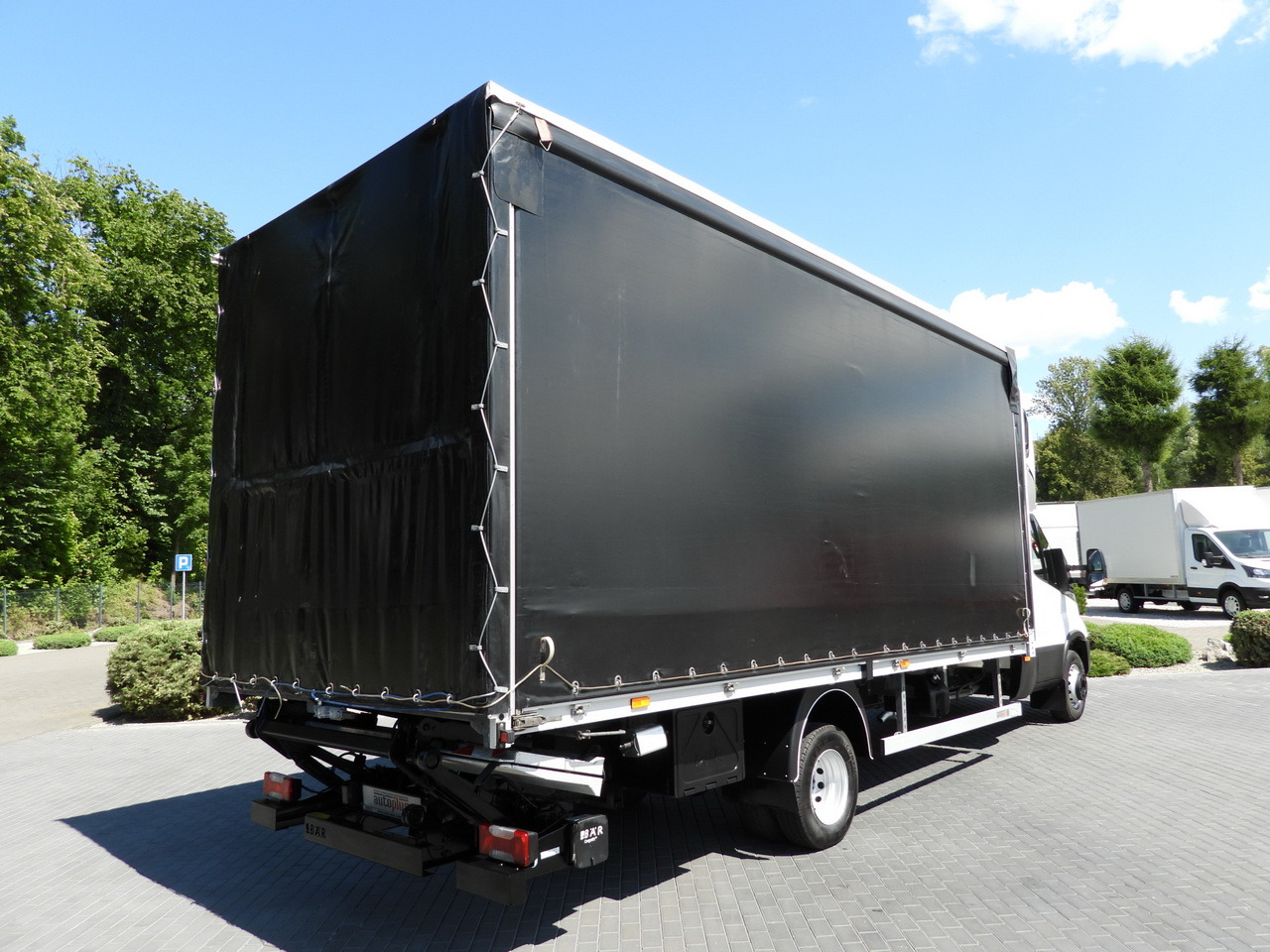 IVECO DAILY 70C18 TARPAULIN LIFT 14 PALLETS WEBASTO CRUISE CONTROL LED LIGHTS TWIN WHEELS AIR CONDITIONING 180HP - Xe van thùng mui bạt: hình 3 IVECO DAILY 70C18 TARPAULIN LIFT 14 PALLETS WEBASTO CRUISE CONTROL LED LIGHTS TWIN WHEELS AIR CONDITIONING 180HP - Xe van thùng mui bạt: hình 3