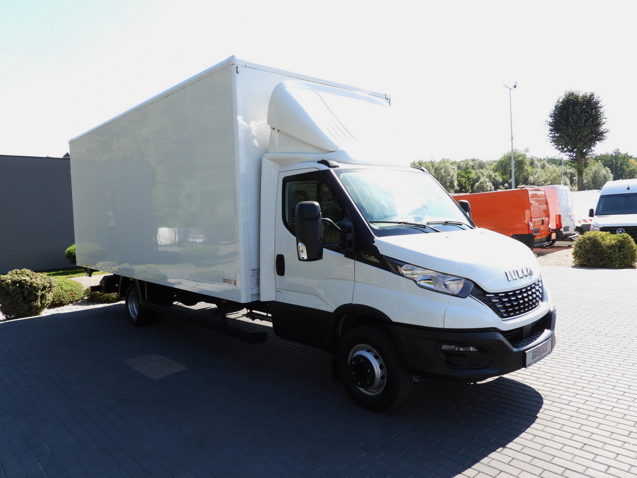 IVECO DAILY 72C18 LIFT 14 PALLETS CRUISE CONTROL PNEUMATICS AUTOMATIC TRANSMISSION HI-MATIC TWIN WHEELS AIR CONDITIONING 180HP - Xe tải nhỏ thùng kín: hình 4 IVECO DAILY 72C18 LIFT 14 PALLETS CRUISE CONTROL PNEUMATICS AUTOMATIC TRANSMISSION HI-MATIC TWIN WHEELS AIR CONDITIONING 180HP - Xe tải nhỏ thùng kín: hình 4