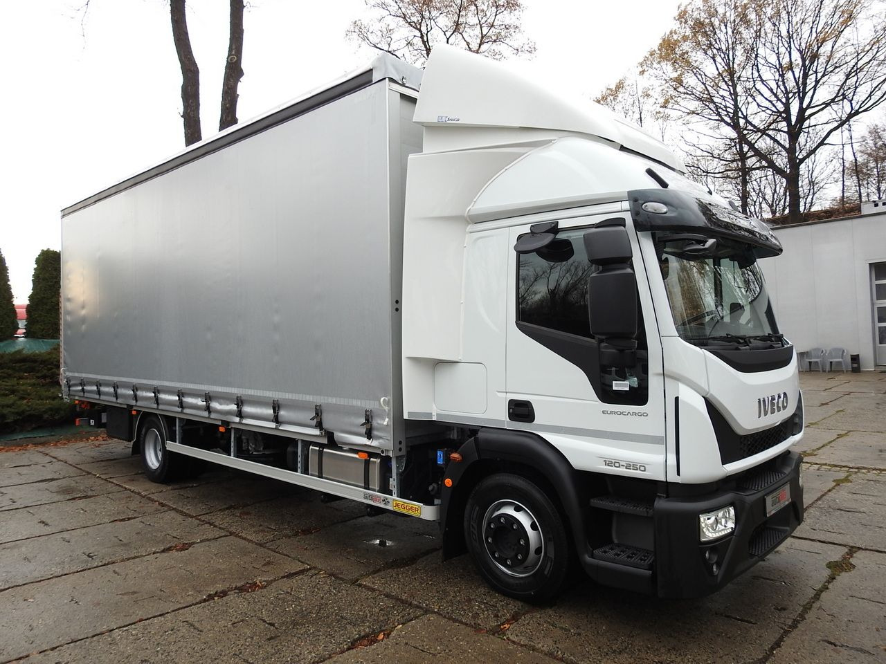 IVECO EUROCARGO 120-250 NEW TARPAULIN LIFT 18 PALLETS WEBASTO CRUISE CONTROL AIR CONDITIONING LED LIGHTS PNEUMATICS AUTOMATIC TRANSMISSION HI-MATIC 250HP - Xe van thùng mui bạt: hình 4 IVECO EUROCARGO 120-250 NEW TARPAULIN LIFT 18 PALLETS WEBASTO CRUISE CONTROL AIR CONDITIONING LED LIGHTS PNEUMATICS AUTOMATIC TRANSMISSION HI-MATIC 250HP - Xe van thùng mui bạt: hình 4
