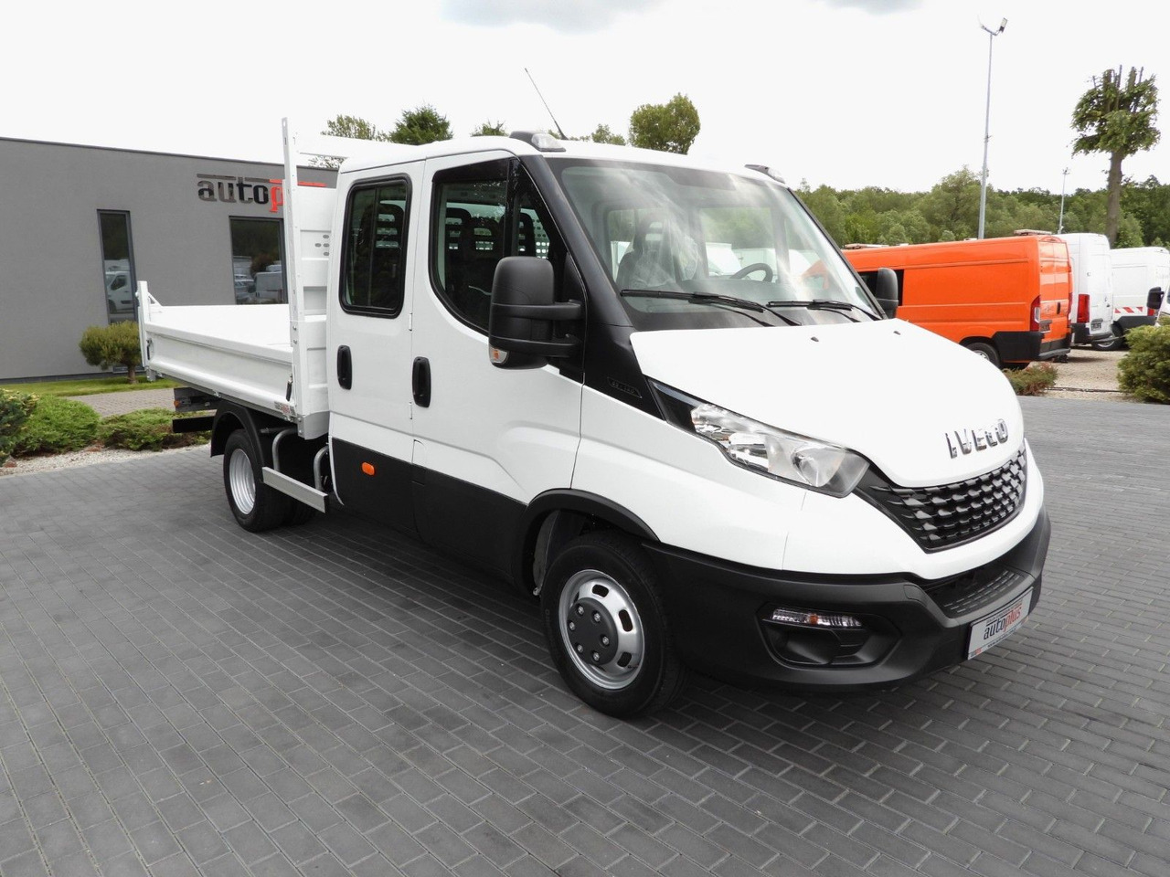 Iveco DAILY 35C14 KIPPER DOPPELKABINE DOKA 6 SITZE A/C - Xe ben nhỏ, Xe tải van: hình 4 Iveco DAILY 35C14 KIPPER DOPPELKABINE DOKA 6 SITZE A/C - Xe ben nhỏ, Xe tải van: hình 4
