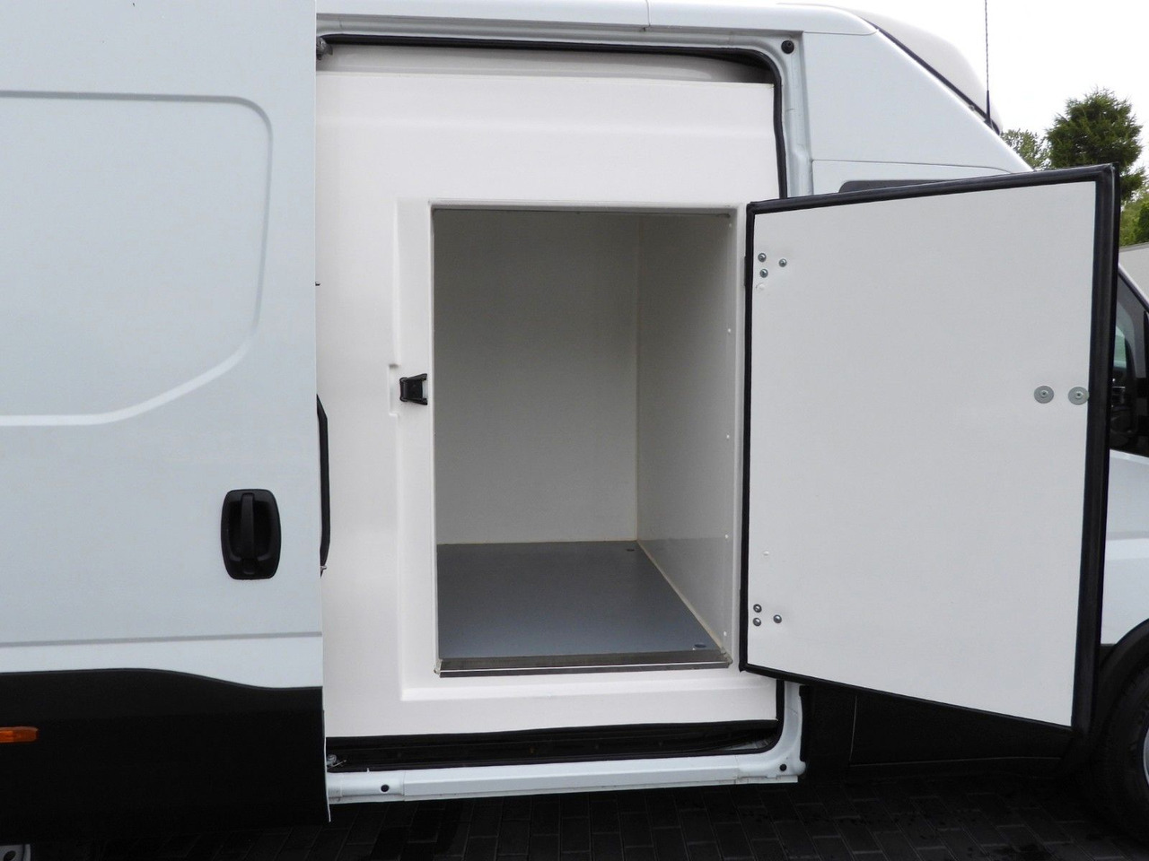 Cho thuê  Iveco DAILY 35S14 KÜHLKASTENWAGEN-10*C TEMPOMAT Iveco DAILY 35S14 KÜHLKASTENWAGEN-10*C TEMPOMAT: hình 15