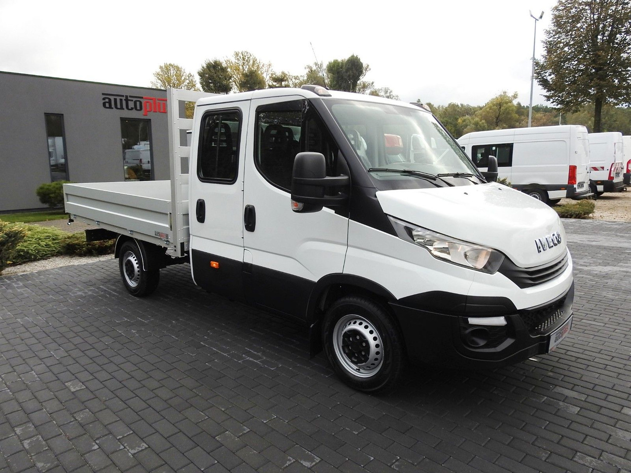 Iveco DAILY 35S15 PRITSCHE DOPPELKABINE DOKA 7 SITZE - Xe tải nhỏ phẳng, Xe tải van: hình 4 Iveco DAILY 35S15 PRITSCHE DOPPELKABINE DOKA 7 SITZE - Xe tải nhỏ phẳng, Xe tải van: hình 4