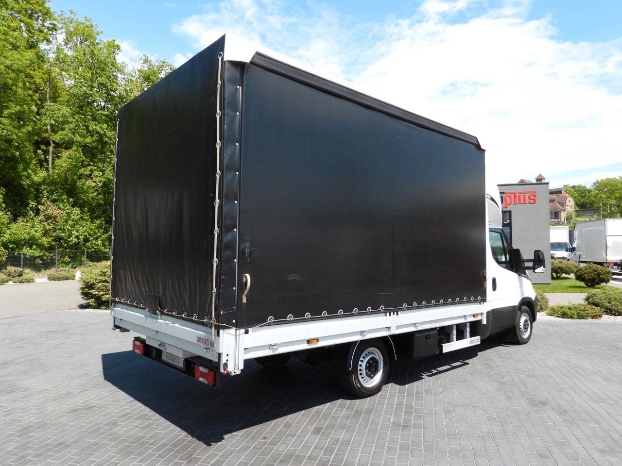 Iveco DAILY 35S18 PRITSCHE PLANE 10 PALETTEN WEBASTO - Xe van thùng mui bạt, Xe tải van: hình 3 Iveco DAILY 35S18 PRITSCHE PLANE 10 PALETTEN WEBASTO - Xe van thùng mui bạt, Xe tải van: hình 3