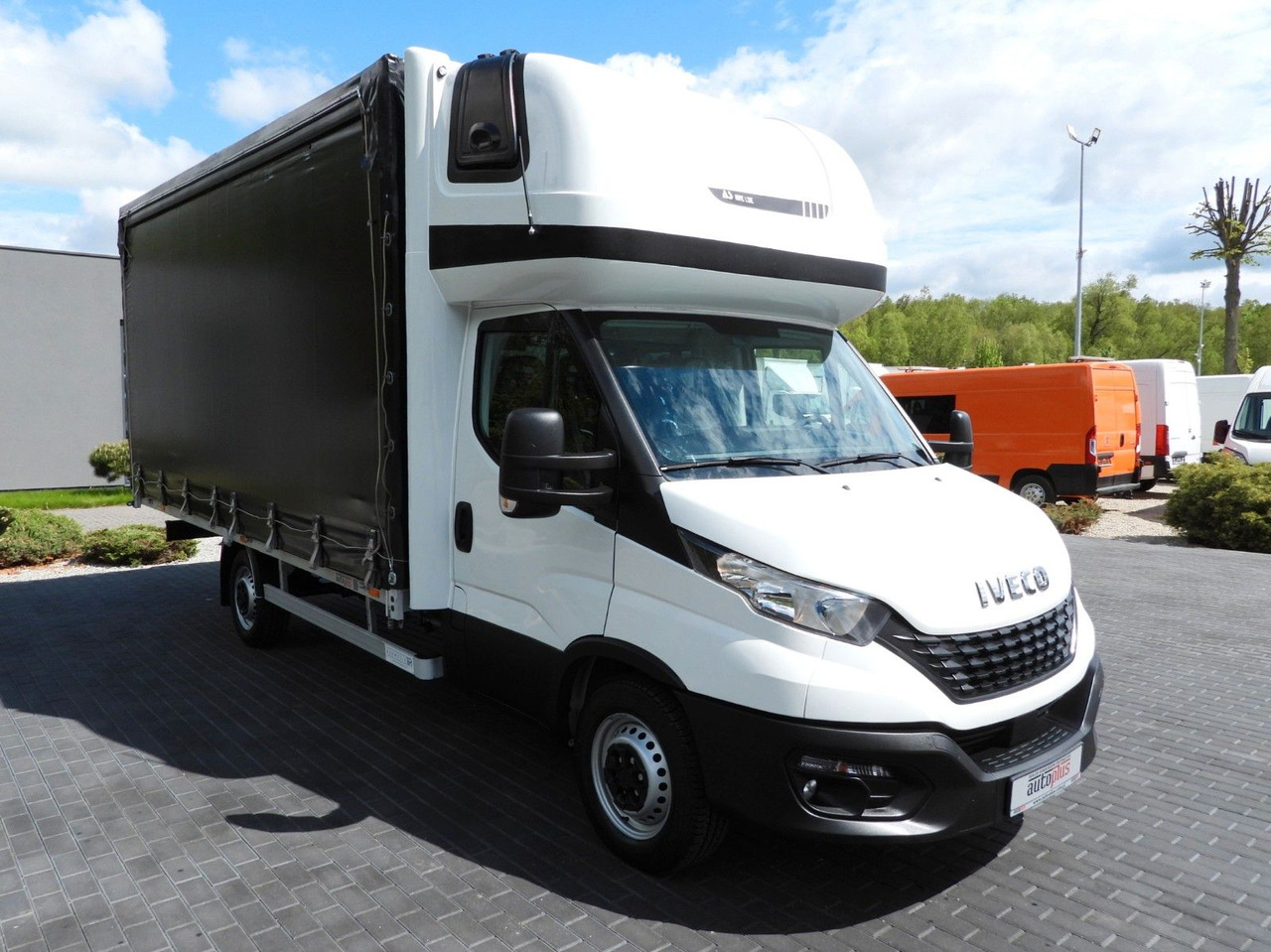 Iveco DAILY 35S18 PRITSCHE PLANE 10 PALETTEN WEBASTO - Xe van thùng mui bạt: hình 4 Iveco DAILY 35S18 PRITSCHE PLANE 10 PALETTEN WEBASTO - Xe van thùng mui bạt: hình 4