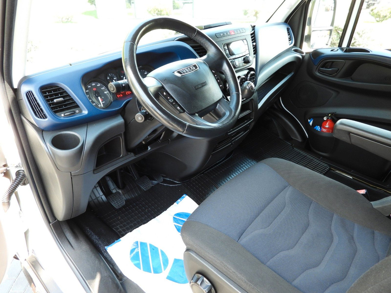 Iveco DAILY 35S18 PRITSCHE PLANE 10 PALETTEN WEBASTO - Xe van thùng mui bạt, Xe tải van: hình 2 Iveco DAILY 35S18 PRITSCHE PLANE 10 PALETTEN WEBASTO - Xe van thùng mui bạt, Xe tải van: hình 2