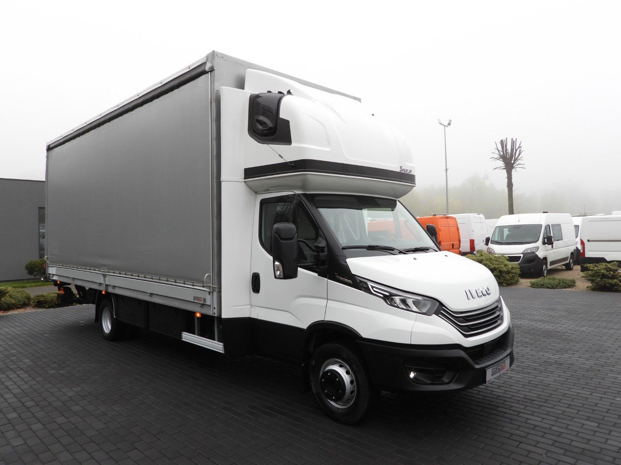 Iveco DAILY 72C18 PRITSCHE PLANE AUFZUG 16 PALETTEN - Xe van thùng mui bạt: hình 4 Iveco DAILY 72C18 PRITSCHE PLANE AUFZUG 16 PALETTEN - Xe van thùng mui bạt: hình 4