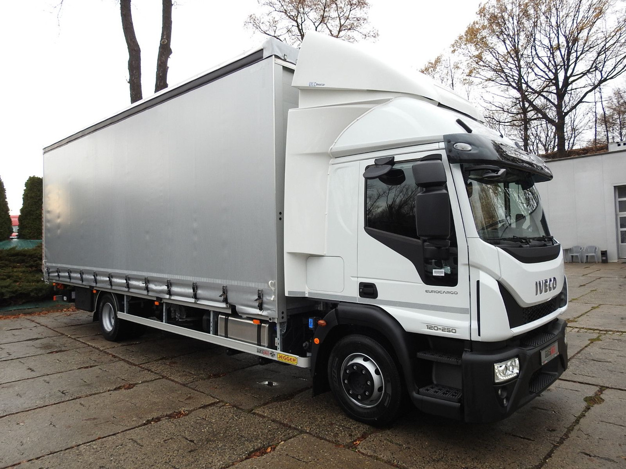 Iveco EUROCARGO 120-250 PRITSCHE PLANE 18 PALETTEN A/C - Xe tải thùng mui bạt: hình 4 Iveco EUROCARGO 120-250 PRITSCHE PLANE 18 PALETTEN A/C - Xe tải thùng mui bạt: hình 4