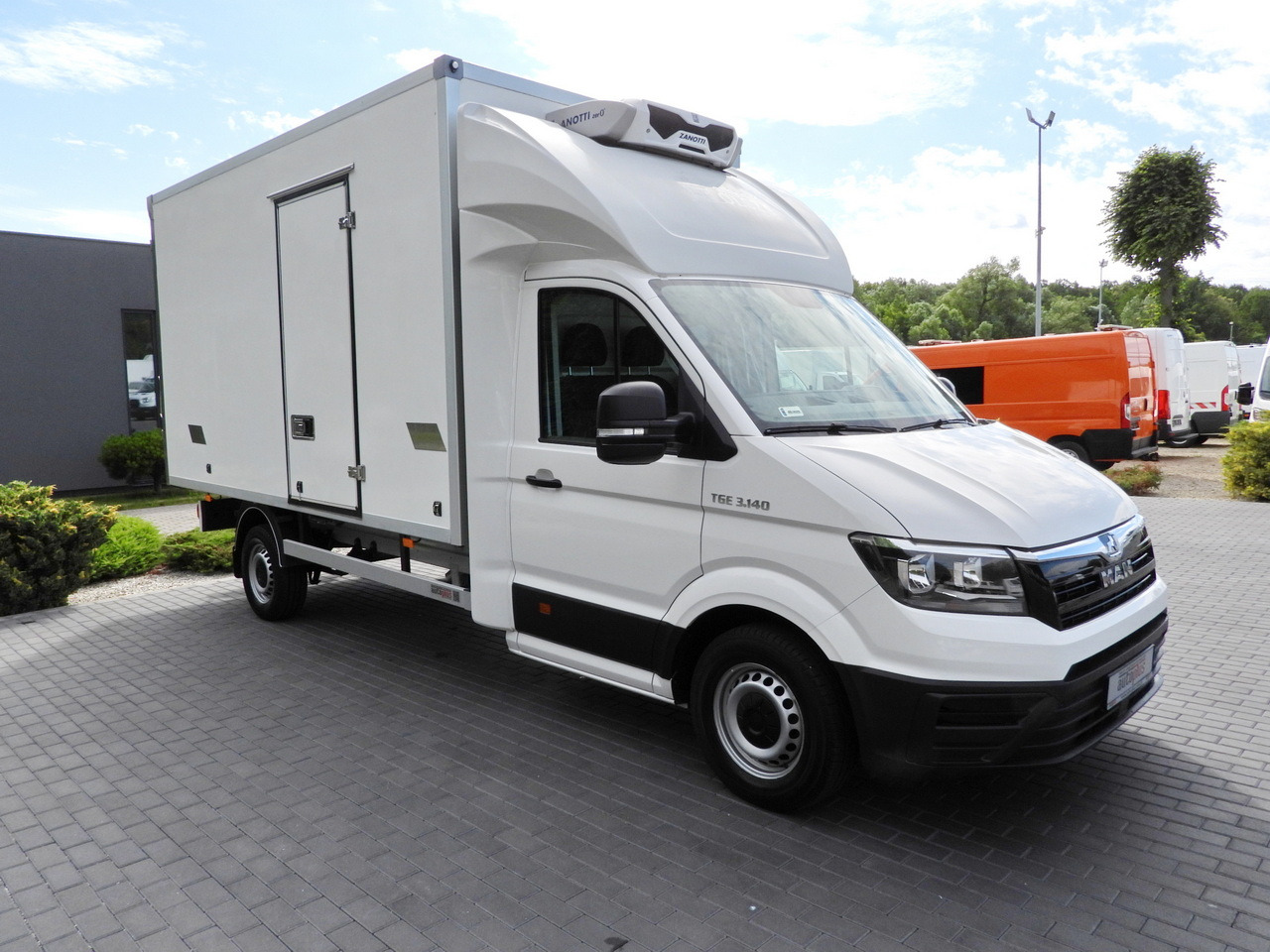MAN TGE 3.140 REGRIGERATOR BOX -1*C 8 PALLETS HEATING FUNCTION CRUISE CONTROL PNEUMATICS AIR CONDITIONING 140HP - Xe van đông lạnh: hình 4 MAN TGE 3.140 REGRIGERATOR BOX -1*C 8 PALLETS HEATING FUNCTION CRUISE CONTROL PNEUMATICS AIR CONDITIONING 140HP - Xe van đông lạnh: hình 4