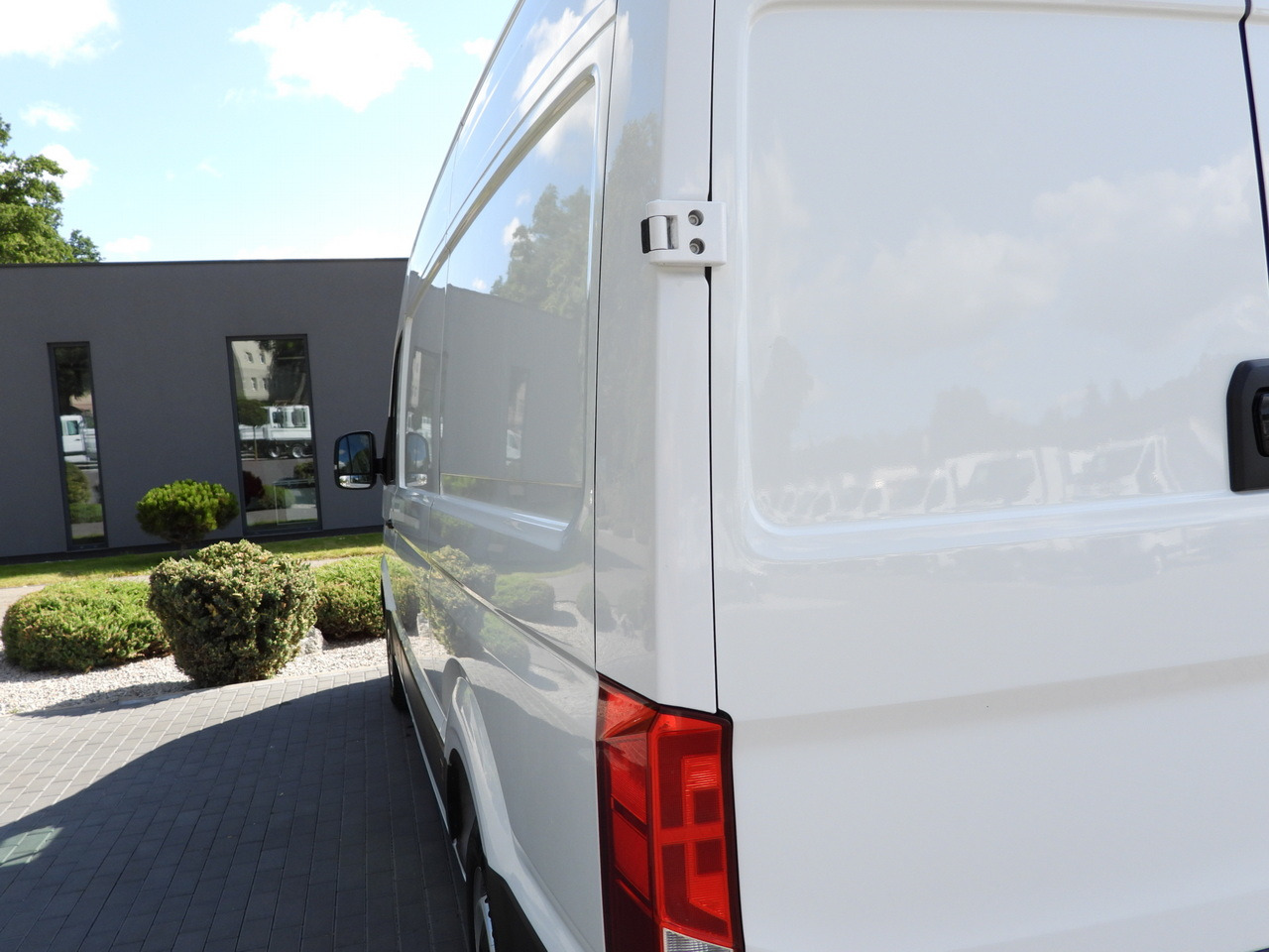 Xe van đông lạnh MAN TGE REFRIGERATOR VAN -5*C POWER SUPPLY 230V CRUISE CONTROL AUTOMATIC TRANSMISSION AIR CONDITIONING 180HP: hình 16 Xe van đông lạnh MAN TGE REFRIGERATOR VAN -5*C POWER SUPPLY 230V CRUISE CONTROL AUTOMATIC TRANSMISSION AIR CONDITIONING 180HP: hình 16