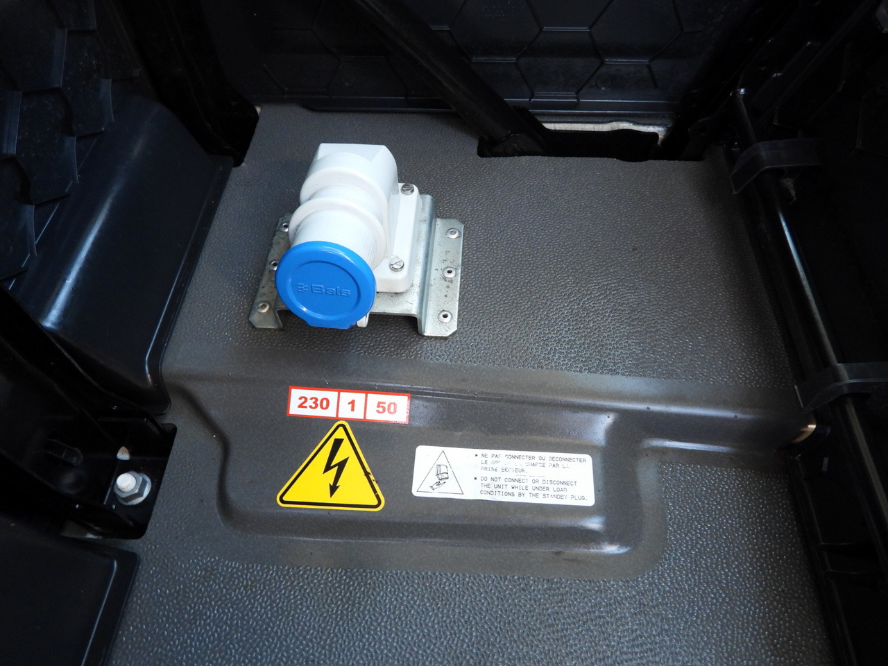 Xe van đông lạnh MAN TGE REFRIGERATOR VAN -5*C POWER SUPPLY 230V CRUISE CONTROL AUTOMATIC TRANSMISSION AIR CONDITIONING 180HP: hình 47 Xe van đông lạnh MAN TGE REFRIGERATOR VAN -5*C POWER SUPPLY 230V CRUISE CONTROL AUTOMATIC TRANSMISSION AIR CONDITIONING 180HP: hình 47