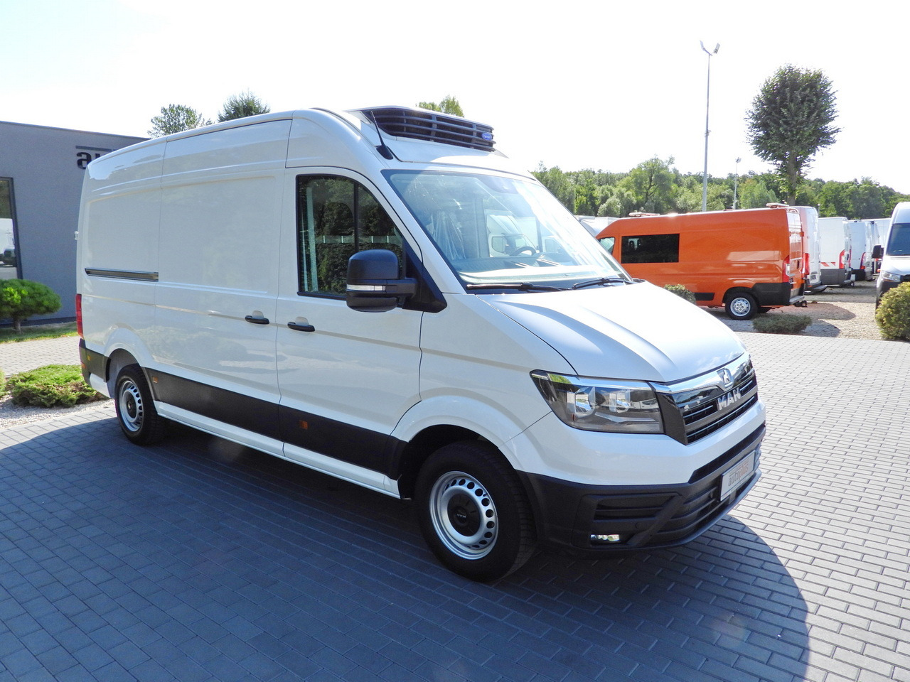 MAN TGE REFRIGERATOR VAN -5*C POWER SUPPLY 230V CRUISE CONTROL AUTOMATIC TRANSMISSION AIR CONDITIONING 180HP - Xe van đông lạnh: hình 4 MAN TGE REFRIGERATOR VAN -5*C POWER SUPPLY 230V CRUISE CONTROL AUTOMATIC TRANSMISSION AIR CONDITIONING 180HP - Xe van đông lạnh: hình 4