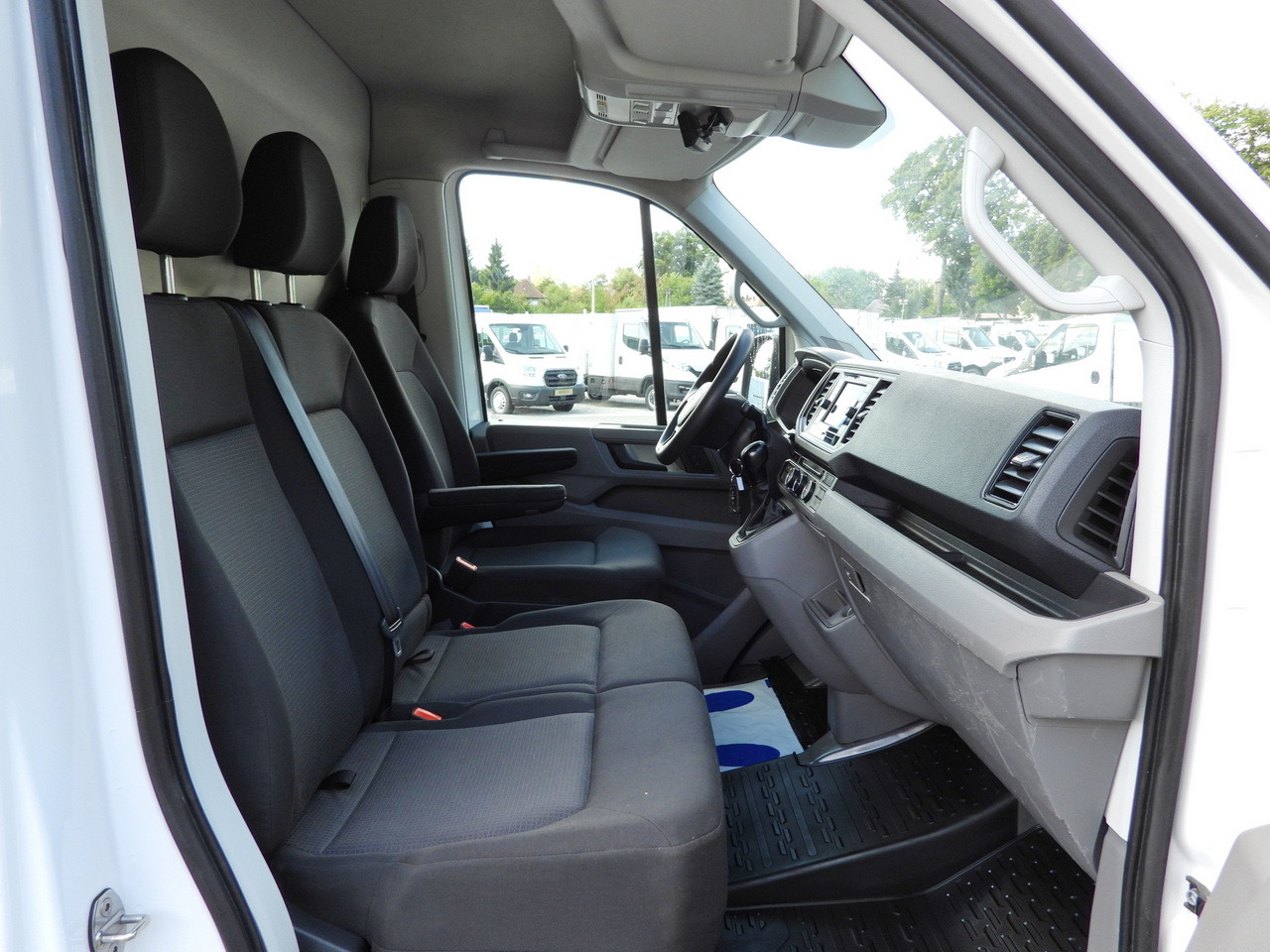 Xe van đông lạnh MAN TGE REFRIGERATOR VAN -5*C POWER SUPPLY 230V CRUISE CONTROL AUTOMATIC TRANSMISSION AIR CONDITIONING 180HP: hình 44 Xe van đông lạnh MAN TGE REFRIGERATOR VAN -5*C POWER SUPPLY 230V CRUISE CONTROL AUTOMATIC TRANSMISSION AIR CONDITIONING 180HP: hình 44