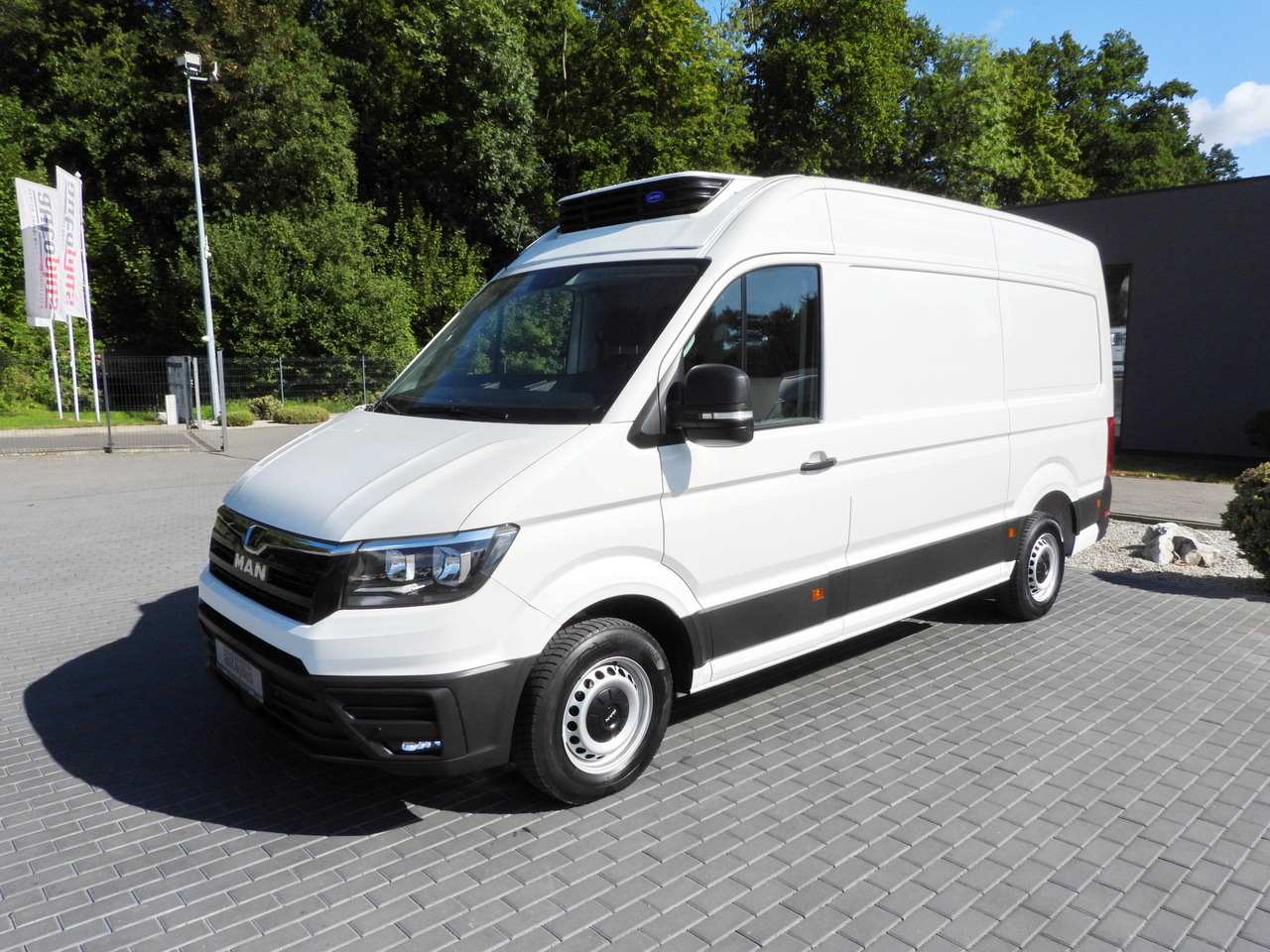 Xe van đông lạnh MAN TGE REFRIGERATOR VAN -5*C POWER SUPPLY 230V CRUISE CONTROL AUTOMATIC TRANSMISSION AIR CONDITIONING 180HP: hình 6 Xe van đông lạnh MAN TGE REFRIGERATOR VAN -5*C POWER SUPPLY 230V CRUISE CONTROL AUTOMATIC TRANSMISSION AIR CONDITIONING 180HP: hình 6