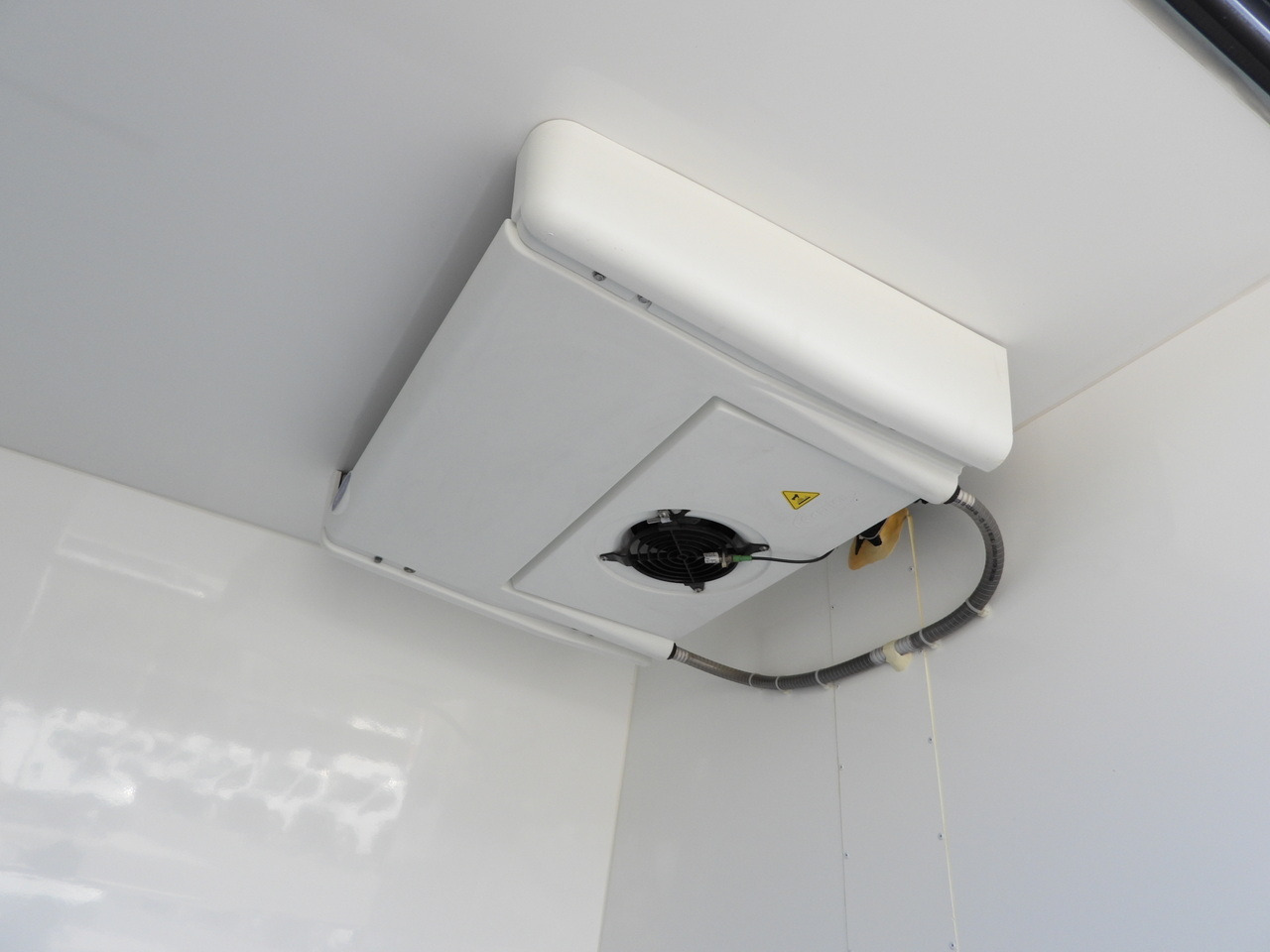 Xe van đông lạnh MAN TGE REFRIGERATOR VAN -5*C POWER SUPPLY 230V CRUISE CONTROL AUTOMATIC TRANSMISSION AIR CONDITIONING 180HP: hình 24 Xe van đông lạnh MAN TGE REFRIGERATOR VAN -5*C POWER SUPPLY 230V CRUISE CONTROL AUTOMATIC TRANSMISSION AIR CONDITIONING 180HP: hình 24