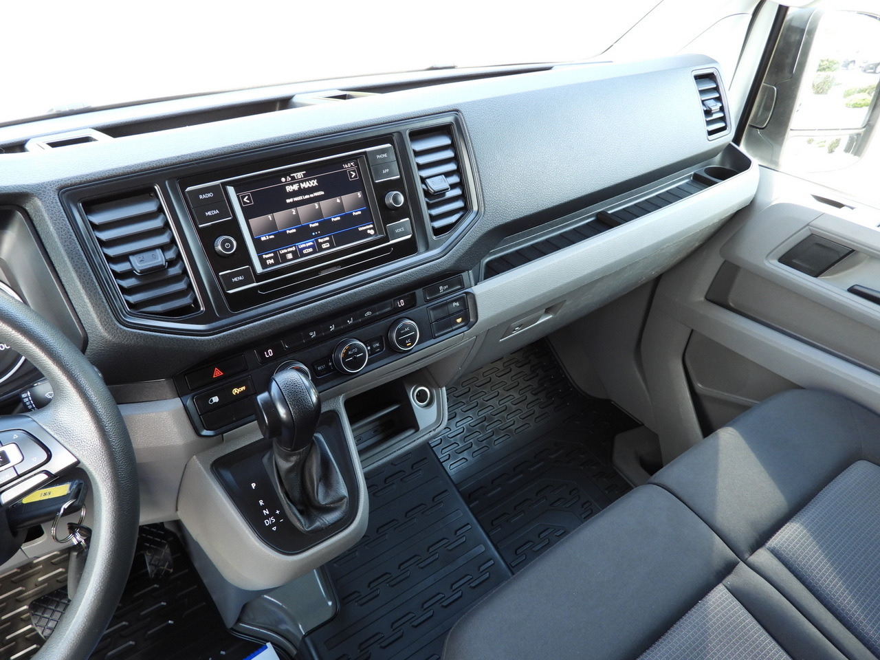 Xe van đông lạnh MAN TGE REFRIGERATOR VAN -5*C POWER SUPPLY 230V CRUISE CONTROL AUTOMATIC TRANSMISSION AIR CONDITIONING 180HP: hình 37 Xe van đông lạnh MAN TGE REFRIGERATOR VAN -5*C POWER SUPPLY 230V CRUISE CONTROL AUTOMATIC TRANSMISSION AIR CONDITIONING 180HP: hình 37