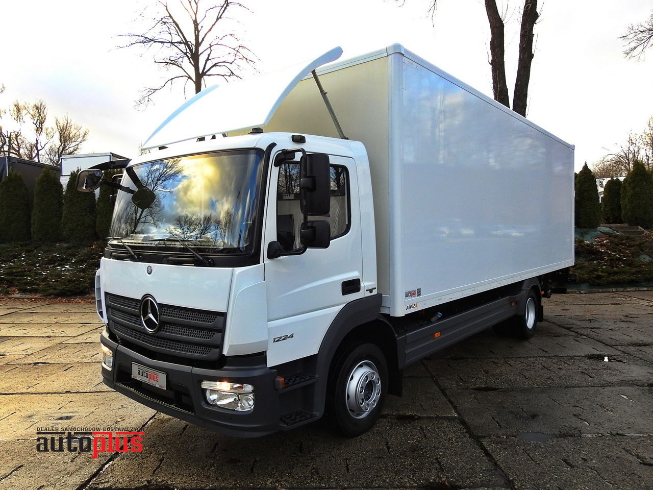 MERCEDES ATEGO 12.24 BOX LIFT 18 PALLETS CRUISE CONTROL AUTOMATIC TRANSMISSION TWIN WHEELS AIR CONDITIONING 240HP - Xe tải nhỏ thùng kín: hình 1 MERCEDES ATEGO 12.24 BOX LIFT 18 PALLETS CRUISE CONTROL AUTOMATIC TRANSMISSION TWIN WHEELS AIR CONDITIONING 240HP - Xe tải nhỏ thùng kín: hình 1