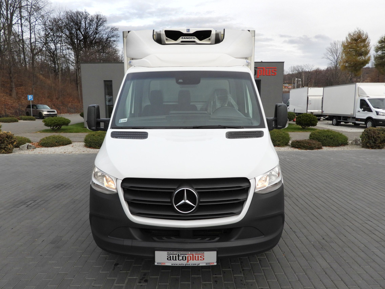 MERCEDES SPRINTER 314 REGRIGERATOR BOX -1*C CRUISE CONTROL NAVIGATION AIR CONDITIONING 140HP - Xe van đông lạnh: hình 5 MERCEDES SPRINTER 314 REGRIGERATOR BOX -1*C CRUISE CONTROL NAVIGATION AIR CONDITIONING 140HP - Xe van đông lạnh: hình 5