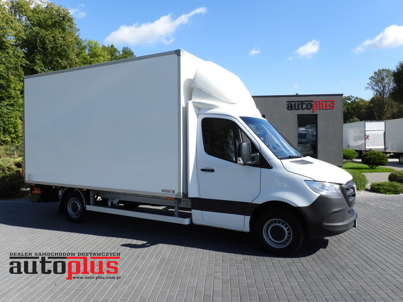 MERCEDES SPRINTER 315 BOX LIFT 8 PALLETS AIR CONDITIONING 150HP - Xe tải nhỏ thùng kín: hình 1 MERCEDES SPRINTER 315 BOX LIFT 8 PALLETS AIR CONDITIONING 150HP - Xe tải nhỏ thùng kín: hình 1