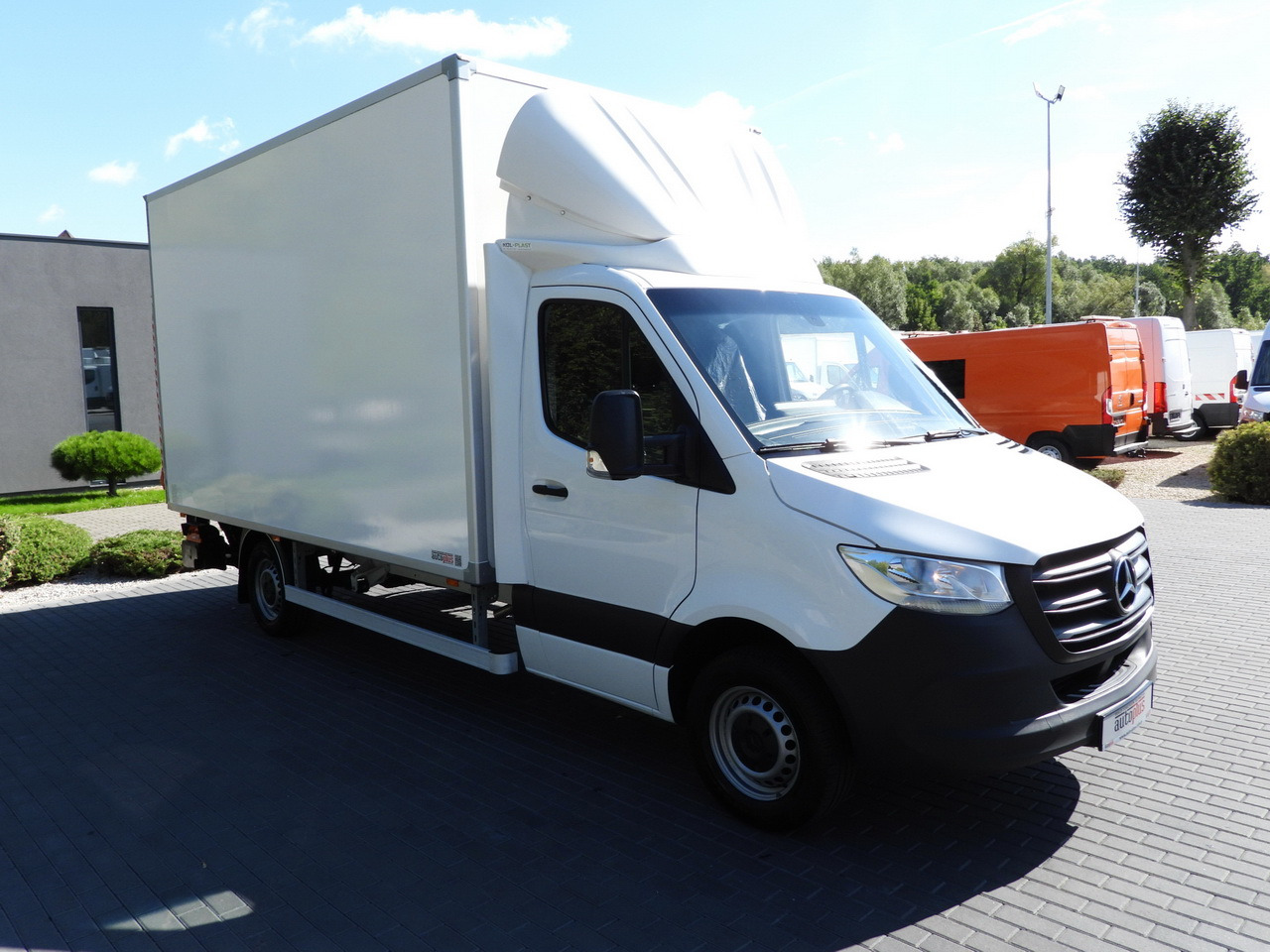 MERCEDES SPRINTER 315 BOX LIFT 8 PALLETS AIR CONDITIONING 150HP - Xe tải nhỏ thùng kín: hình 4 MERCEDES SPRINTER 315 BOX LIFT 8 PALLETS AIR CONDITIONING 150HP - Xe tải nhỏ thùng kín: hình 4