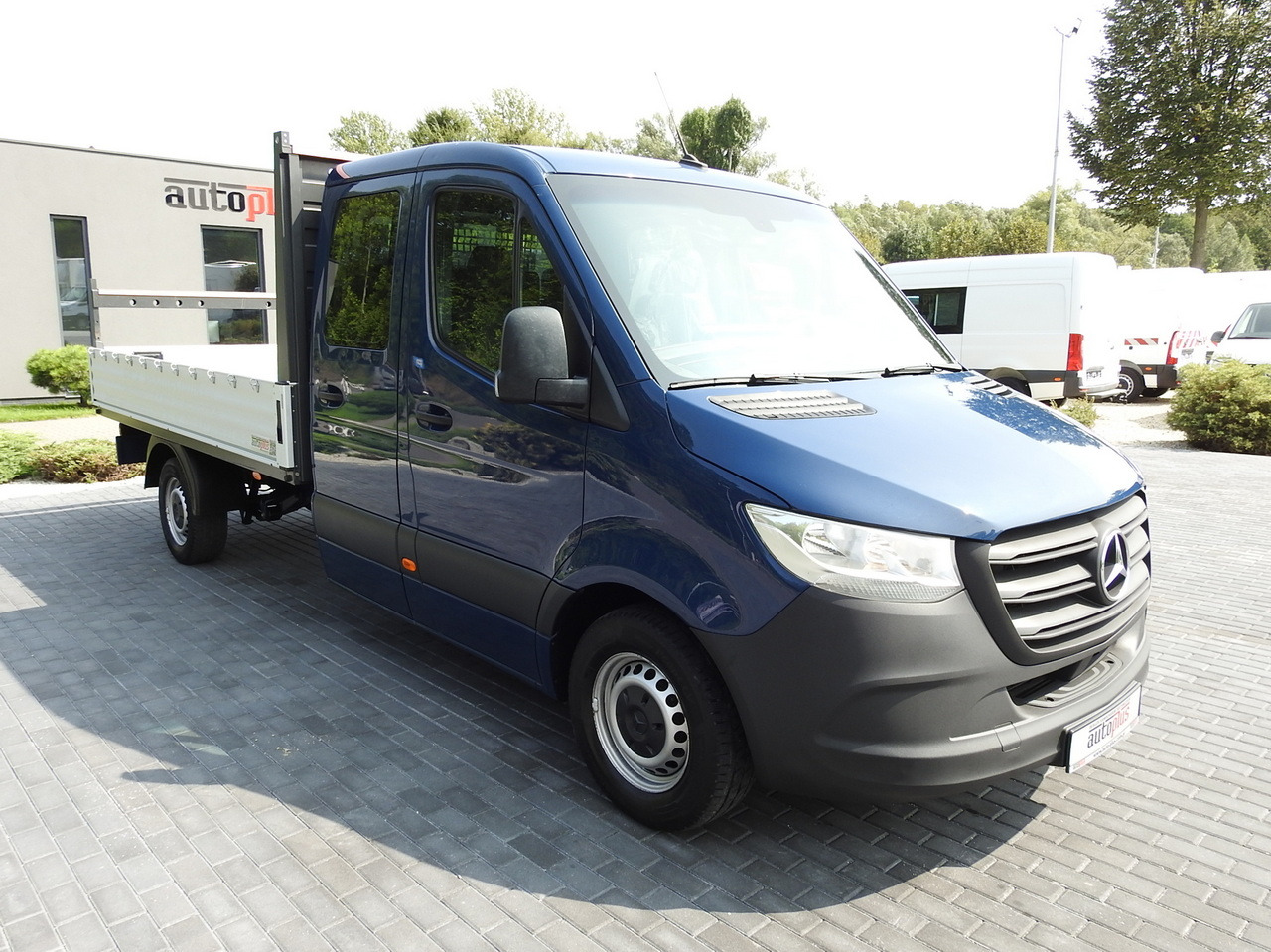 MERCEDES SPRINTER 316 STAKE BODY DOUBLE CABIN DOKA 7 SEATS AIR CONDITIONING 160HP - Xe tải van: hình 4 MERCEDES SPRINTER 316 STAKE BODY DOUBLE CABIN DOKA 7 SEATS AIR CONDITIONING 160HP - Xe tải van: hình 4