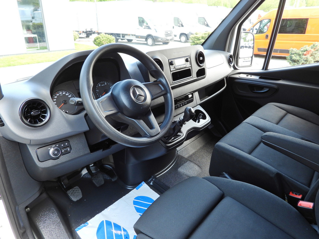 MERCEDES SPRINTER 316 VAN AIR CONDITIONING 165HP - Xe van chở hàng: hình 2 MERCEDES SPRINTER 316 VAN AIR CONDITIONING 165HP - Xe van chở hàng: hình 2