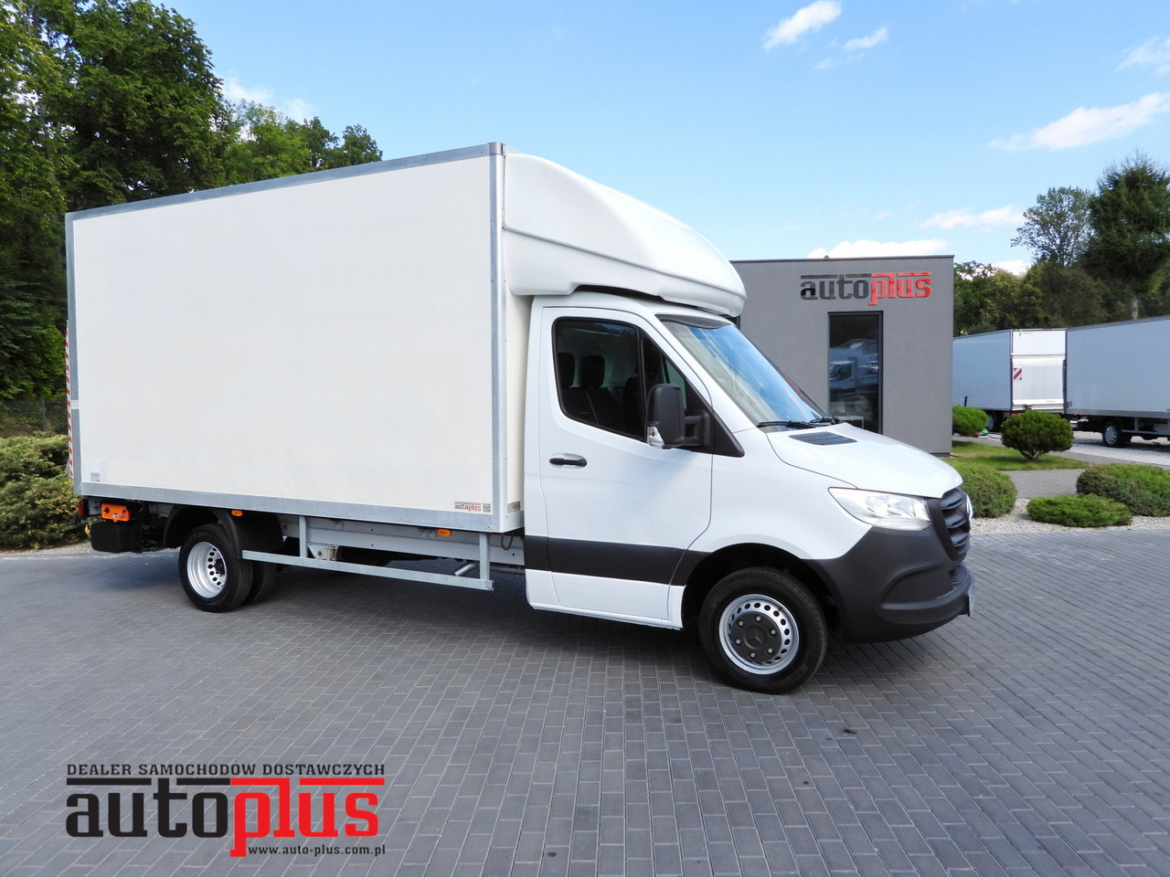 MERCEDES SPRINTER 514 BOX LIFT 8 PALLETS CRUISE CONTROL TWIN WHEELS AIR CONDITIONING 140HP - Xe tải nhỏ thùng kín: hình 1 MERCEDES SPRINTER 514 BOX LIFT 8 PALLETS CRUISE CONTROL TWIN WHEELS AIR CONDITIONING 140HP - Xe tải nhỏ thùng kín: hình 1
