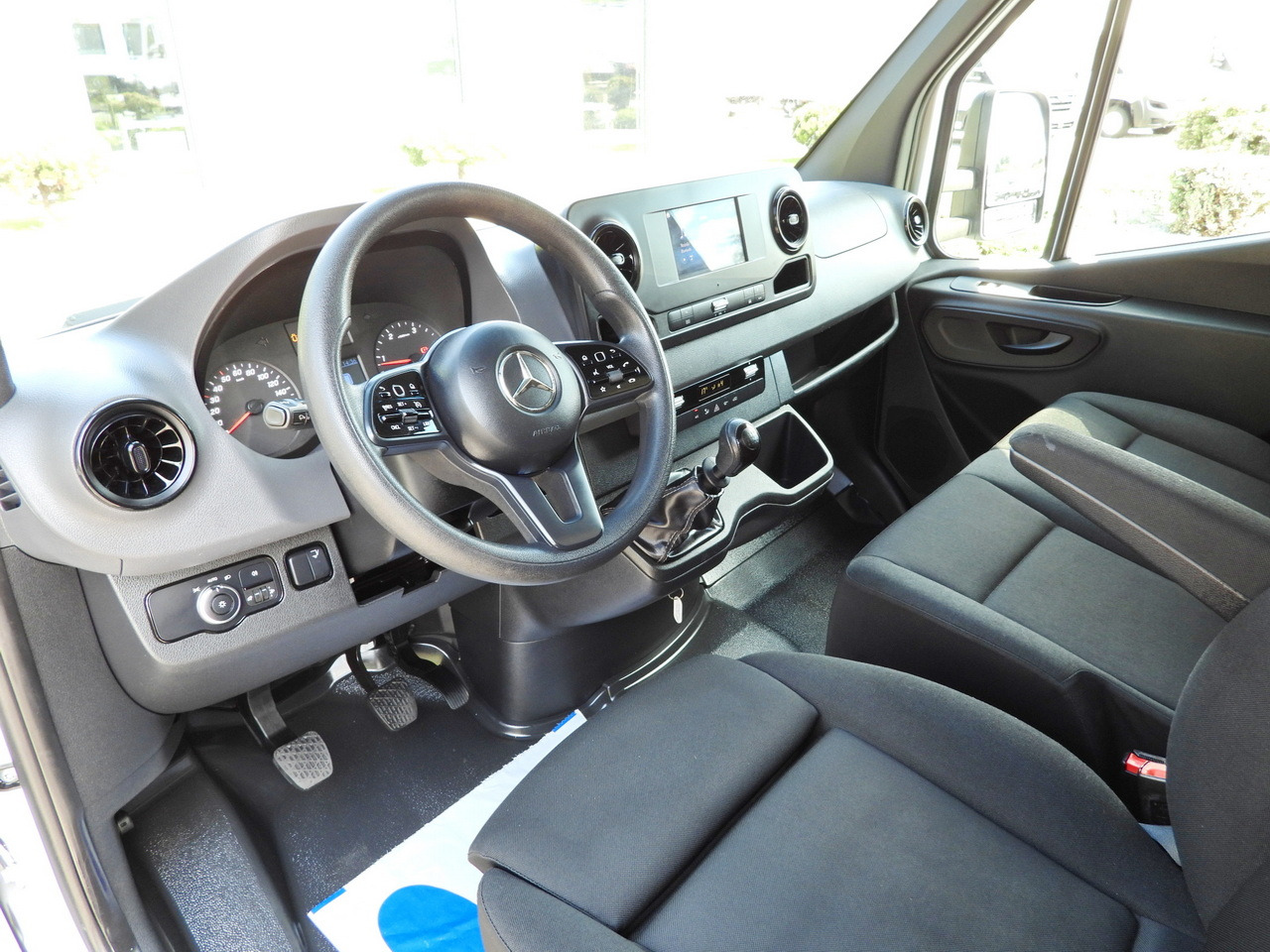 MERCEDES SPRINTER 514 BOX LIFT 8 PALLETS CRUISE CONTROL TWIN WHEELS AIR CONDITIONING 140HP - Xe tải nhỏ thùng kín: hình 2 MERCEDES SPRINTER 514 BOX LIFT 8 PALLETS CRUISE CONTROL TWIN WHEELS AIR CONDITIONING 140HP - Xe tải nhỏ thùng kín: hình 2