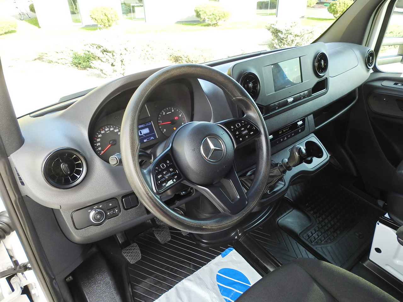 MERCEDES SPRINTER 516 STAKE BODY DOUBLE CABIN DOKA 6 SEATS CRUISE CONTROL AIR CONDITIONING TWIN WHEELS 160HP - Xe tải van: hình 2 MERCEDES SPRINTER 516 STAKE BODY DOUBLE CABIN DOKA 6 SEATS CRUISE CONTROL AIR CONDITIONING TWIN WHEELS 160HP - Xe tải van: hình 2