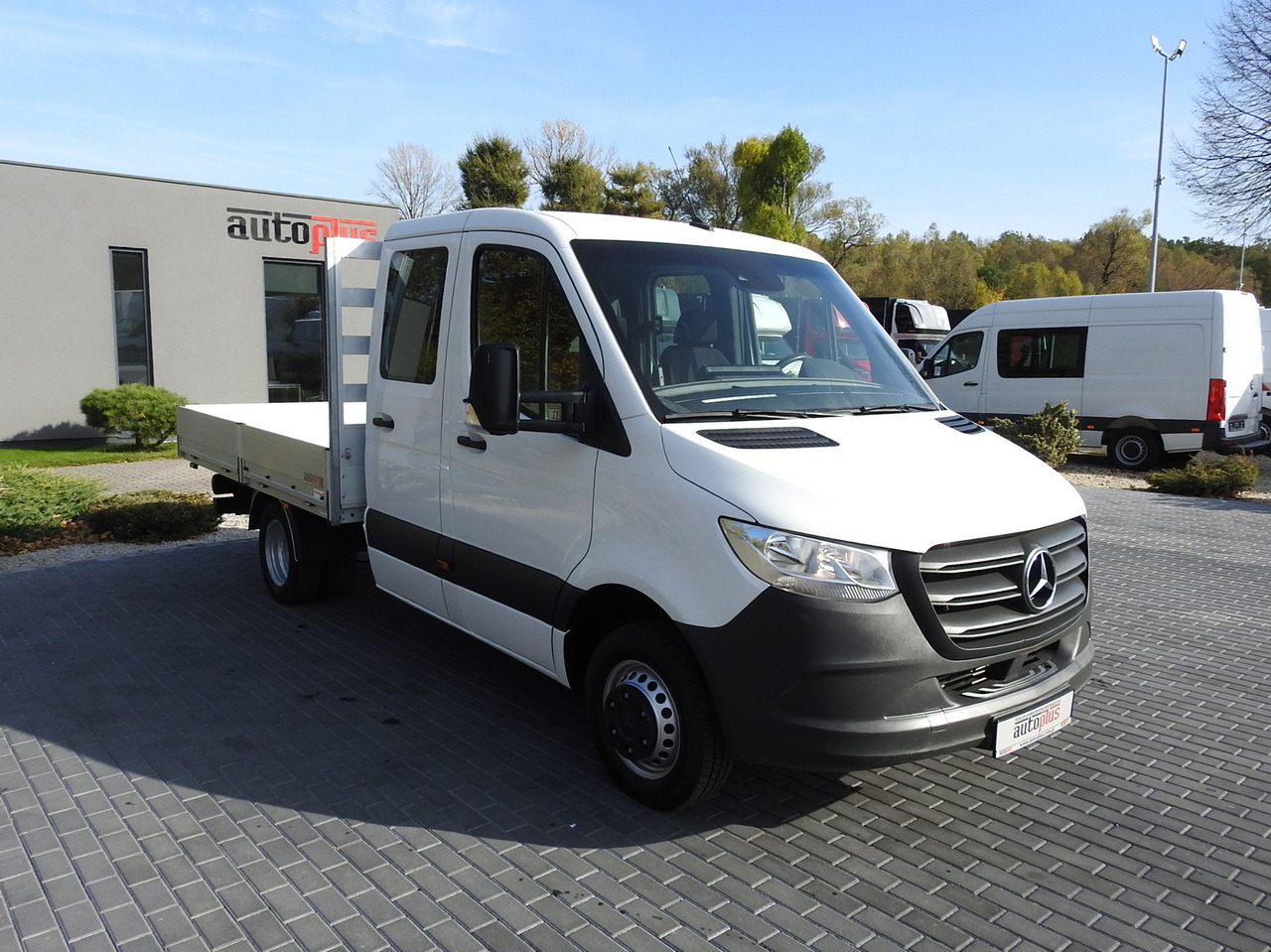 MERCEDES SPRINTER 516 STAKE BODY DOUBLE CABIN DOKA 6 SEATS CRUISE CONTROL AIR CONDITIONING TWIN WHEELS 160HP - Xe tải van: hình 4 MERCEDES SPRINTER 516 STAKE BODY DOUBLE CABIN DOKA 6 SEATS CRUISE CONTROL AIR CONDITIONING TWIN WHEELS 160HP - Xe tải van: hình 4