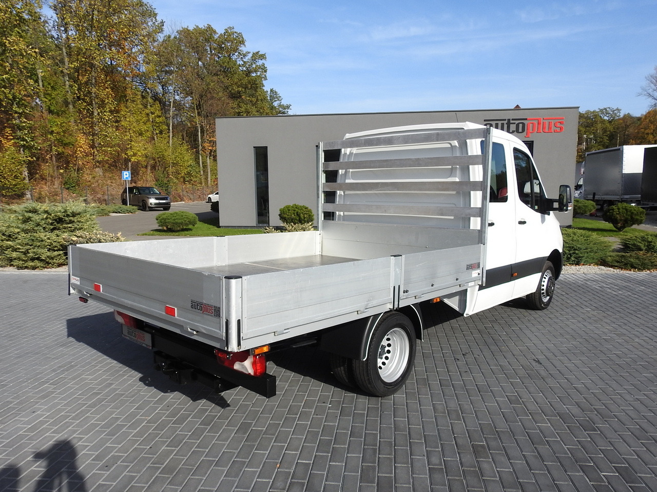 MERCEDES SPRINTER 516 STAKE BODY DOUBLE CABIN DOKA 6 SEATS CRUISE CONTROL AIR CONDITIONING TWIN WHEELS 160HP - Xe tải van: hình 3 MERCEDES SPRINTER 516 STAKE BODY DOUBLE CABIN DOKA 6 SEATS CRUISE CONTROL AIR CONDITIONING TWIN WHEELS 160HP - Xe tải van: hình 3